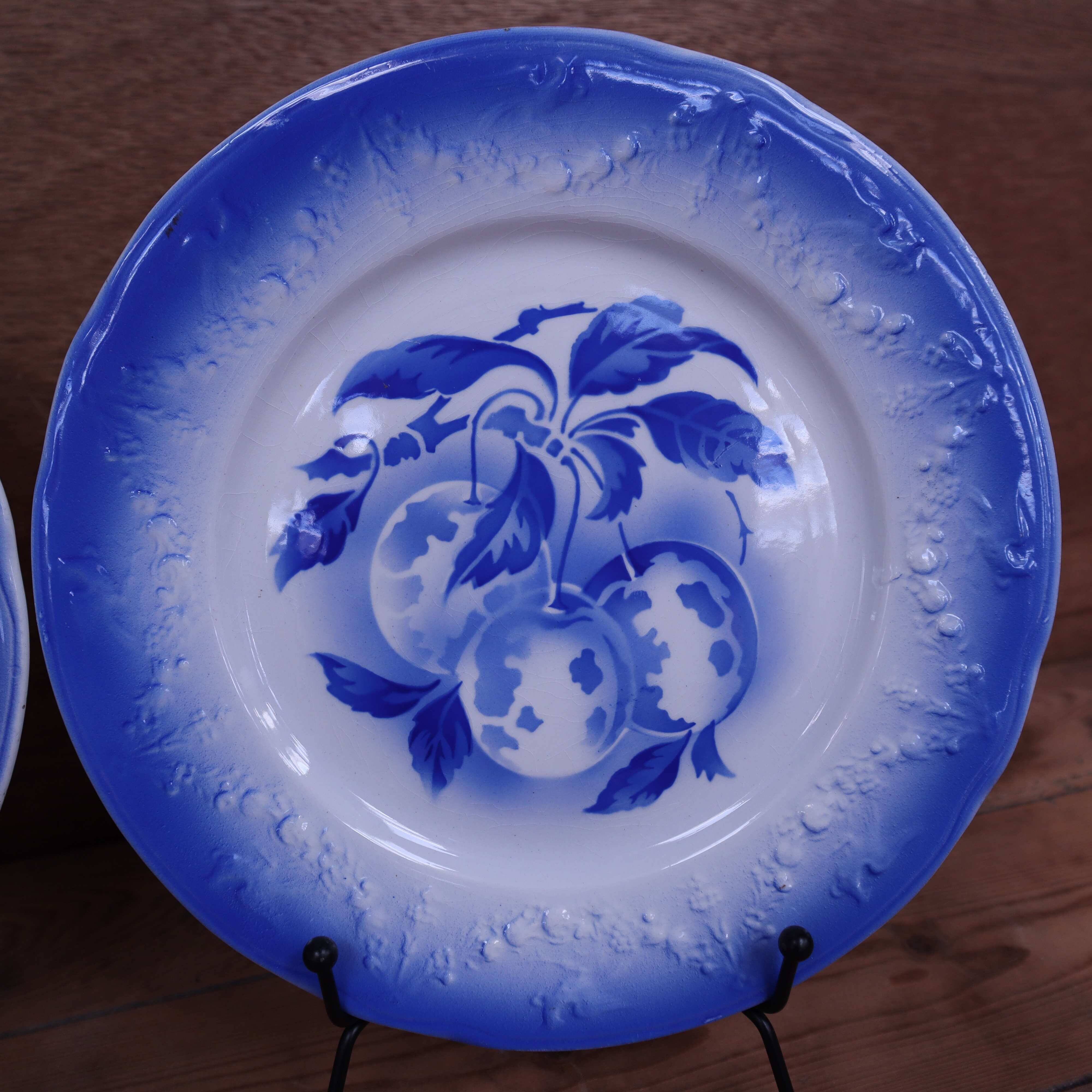 Set of 3 KetG Lunéville plates in blue with fruit patterns