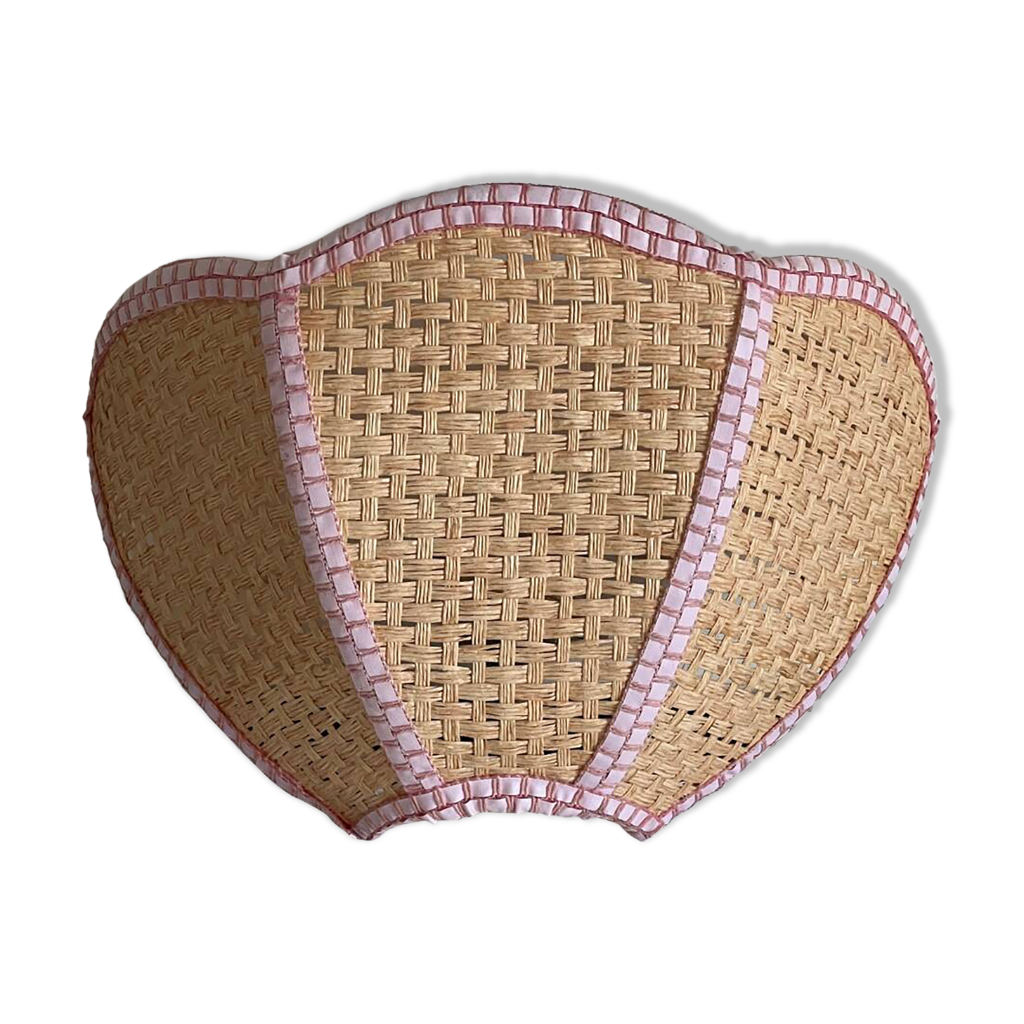 Flower applique in raffia and pink fabrics