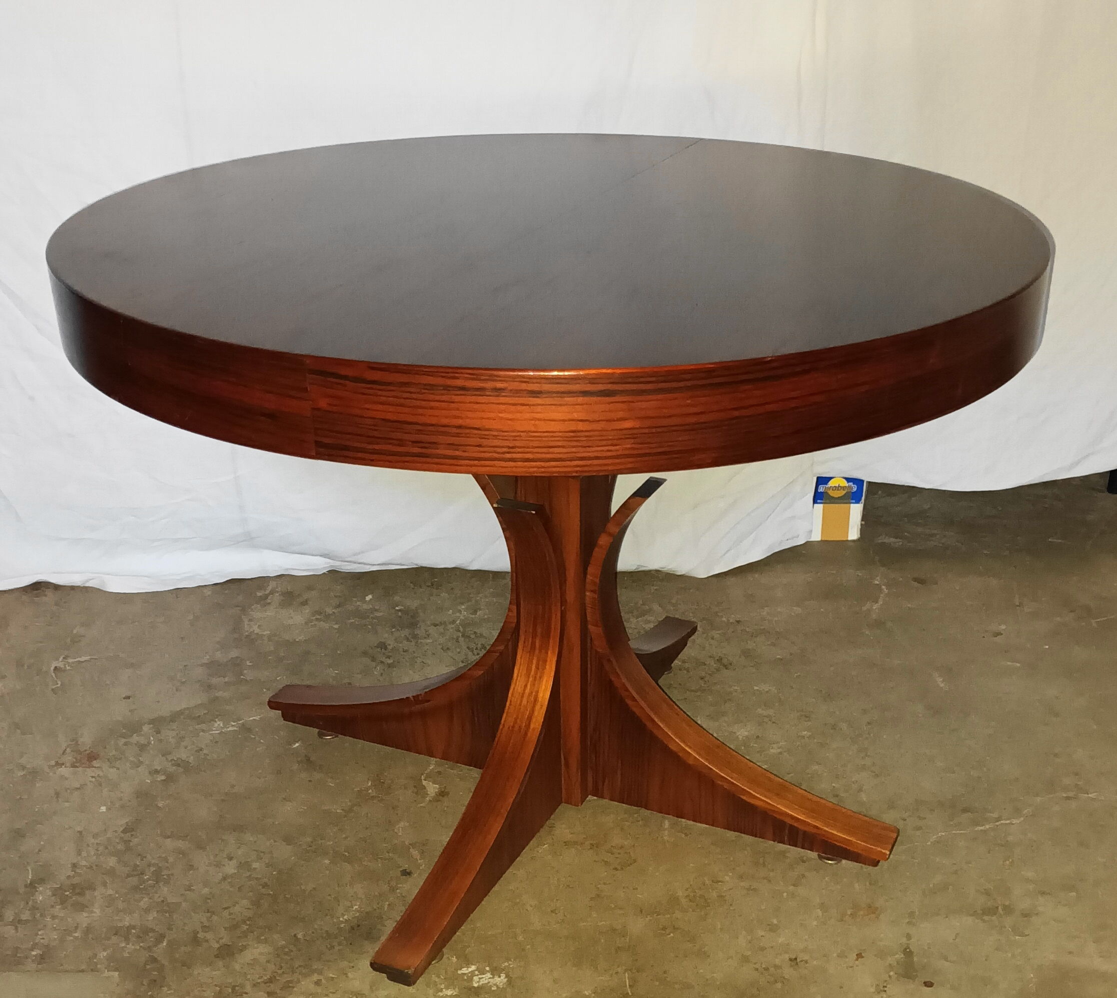 Table basse a systeme monte et baisse extensible de luigi Bartolini,années 70