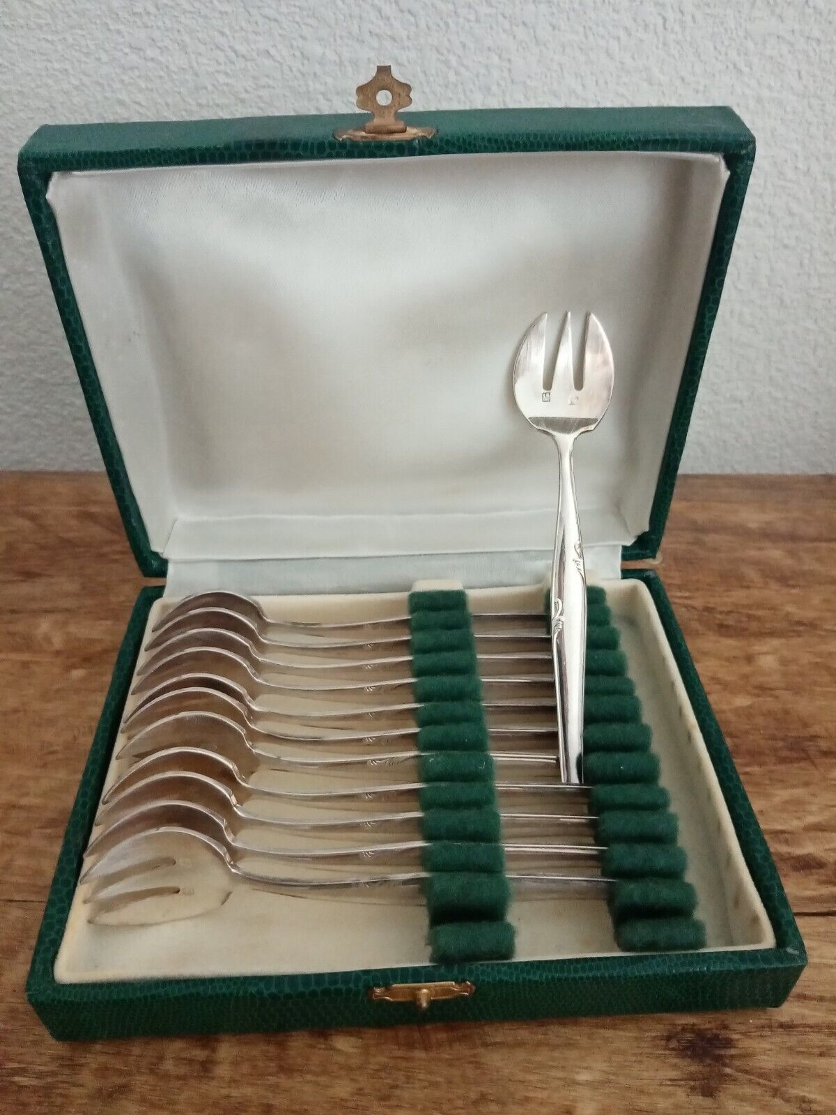 12 silver metal oyster forks art nouveau decorations