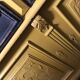 Armoire en pin peinte ocre jaune paille - meuble d'époque 1890-1919, style antique