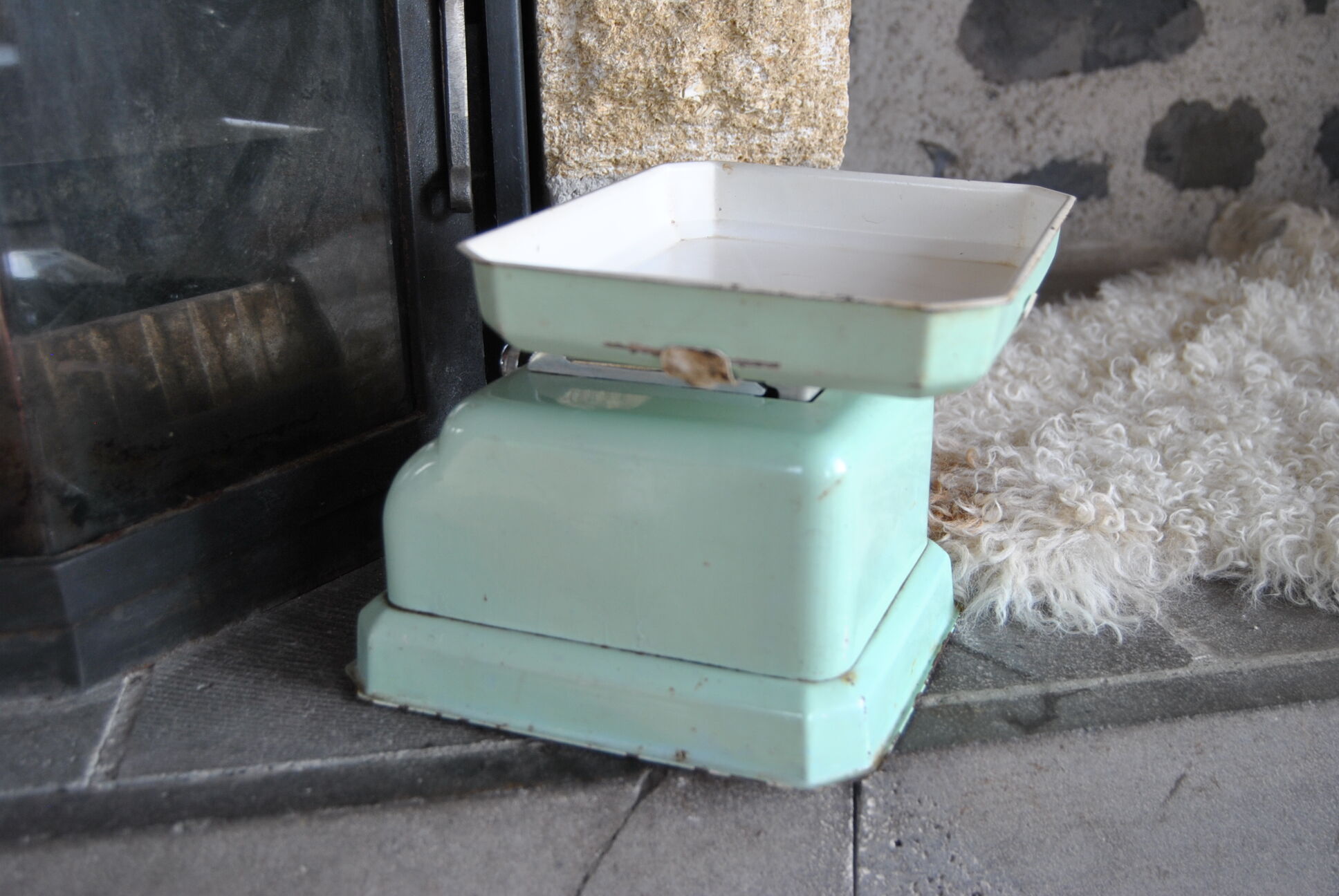 Household scale in water green metal Perca 50s