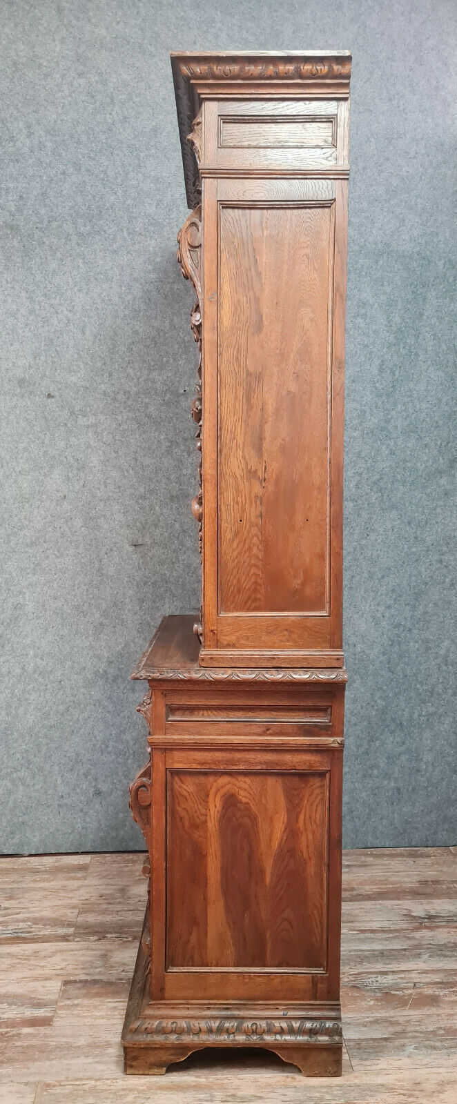 Renaissance library cabinet of hunting lodge in solid oak around 1850