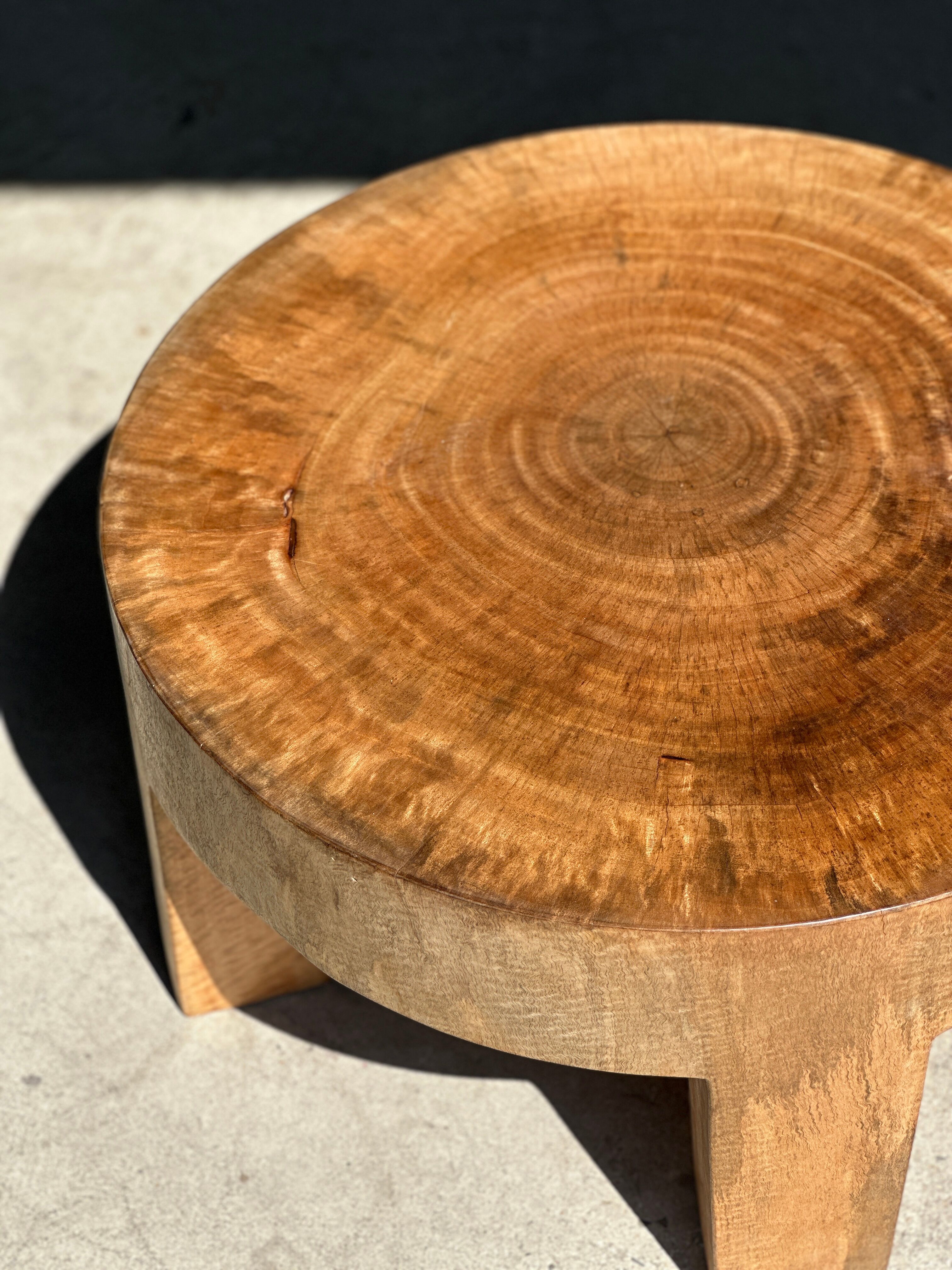 Quadripod coffee table in solid wood monoxyl natural color (dark)