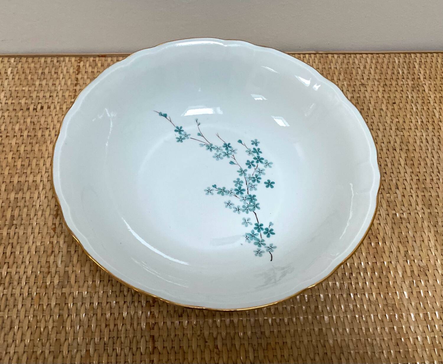 Vintage porcelain service: salad bowl and 8 small bowls.