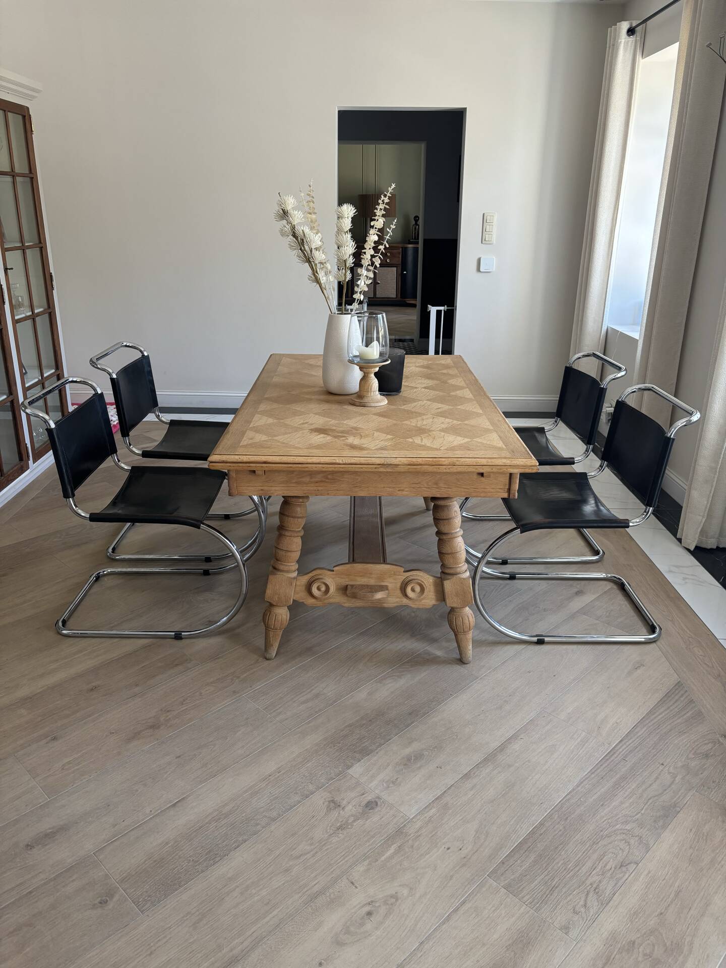 4 chaises MR10 Ludwig Mies Van Der Rohe