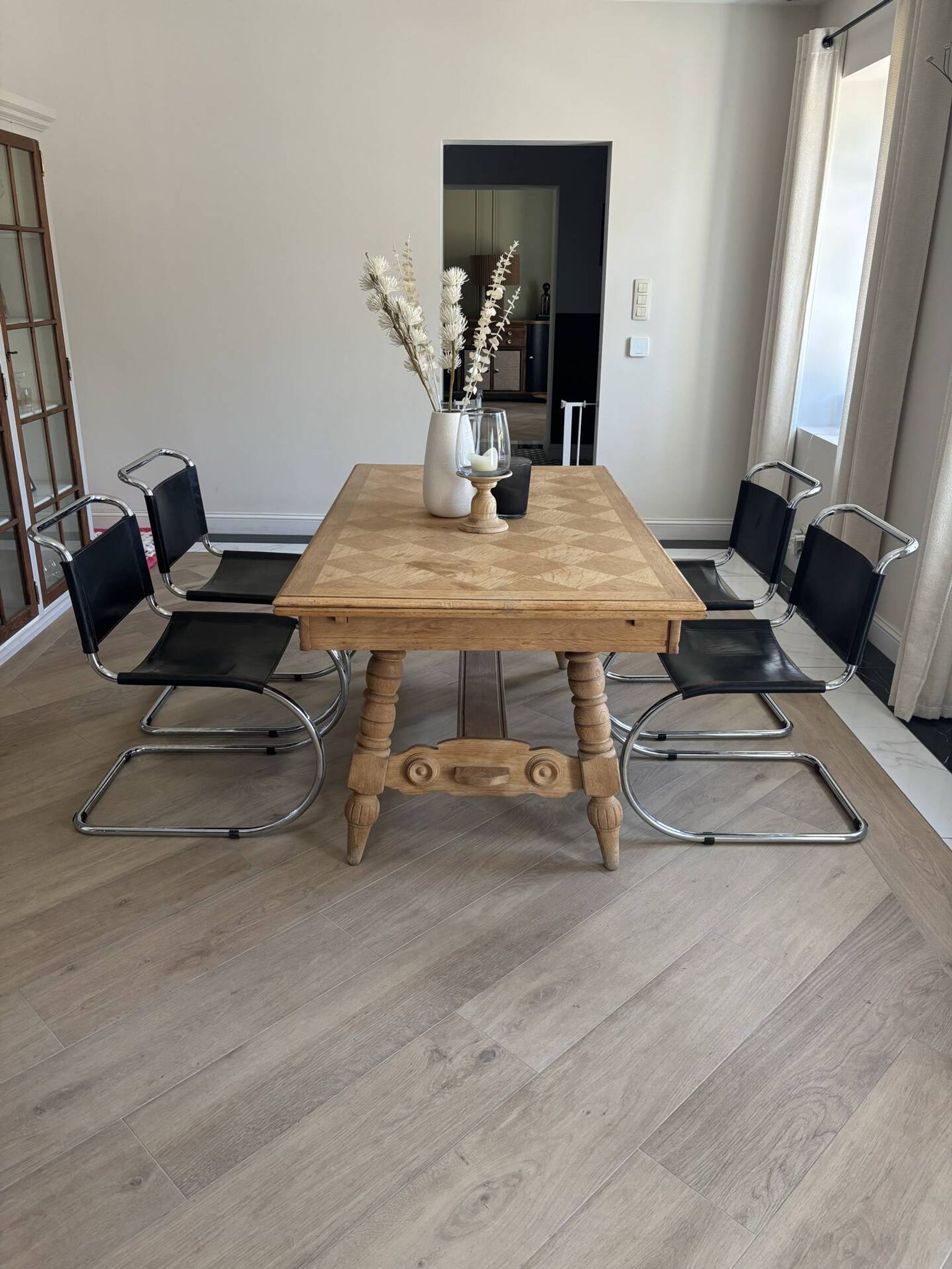 4 chaises MR10 Ludwig Mies Van Der Rohe