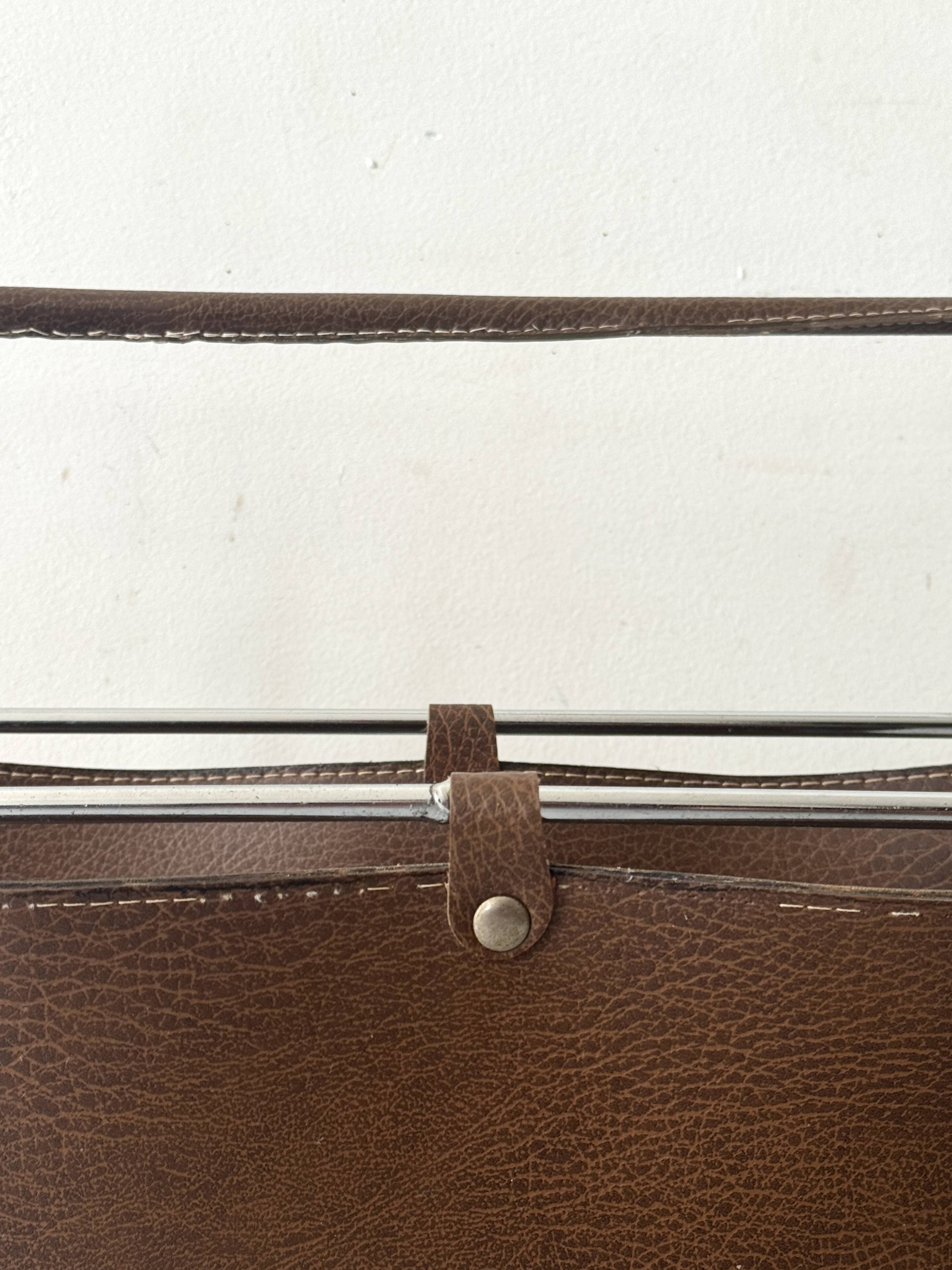 Modernist magazine rack in brown leather & chrome wire metal – 1970 design