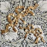 2 hooks in gilded brass