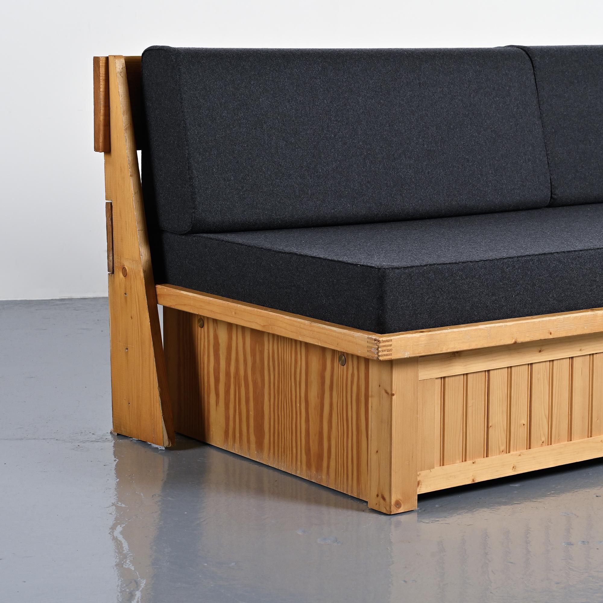 Banquette des Arcs avec dossier par Charlotte Perriand, circa 1973
