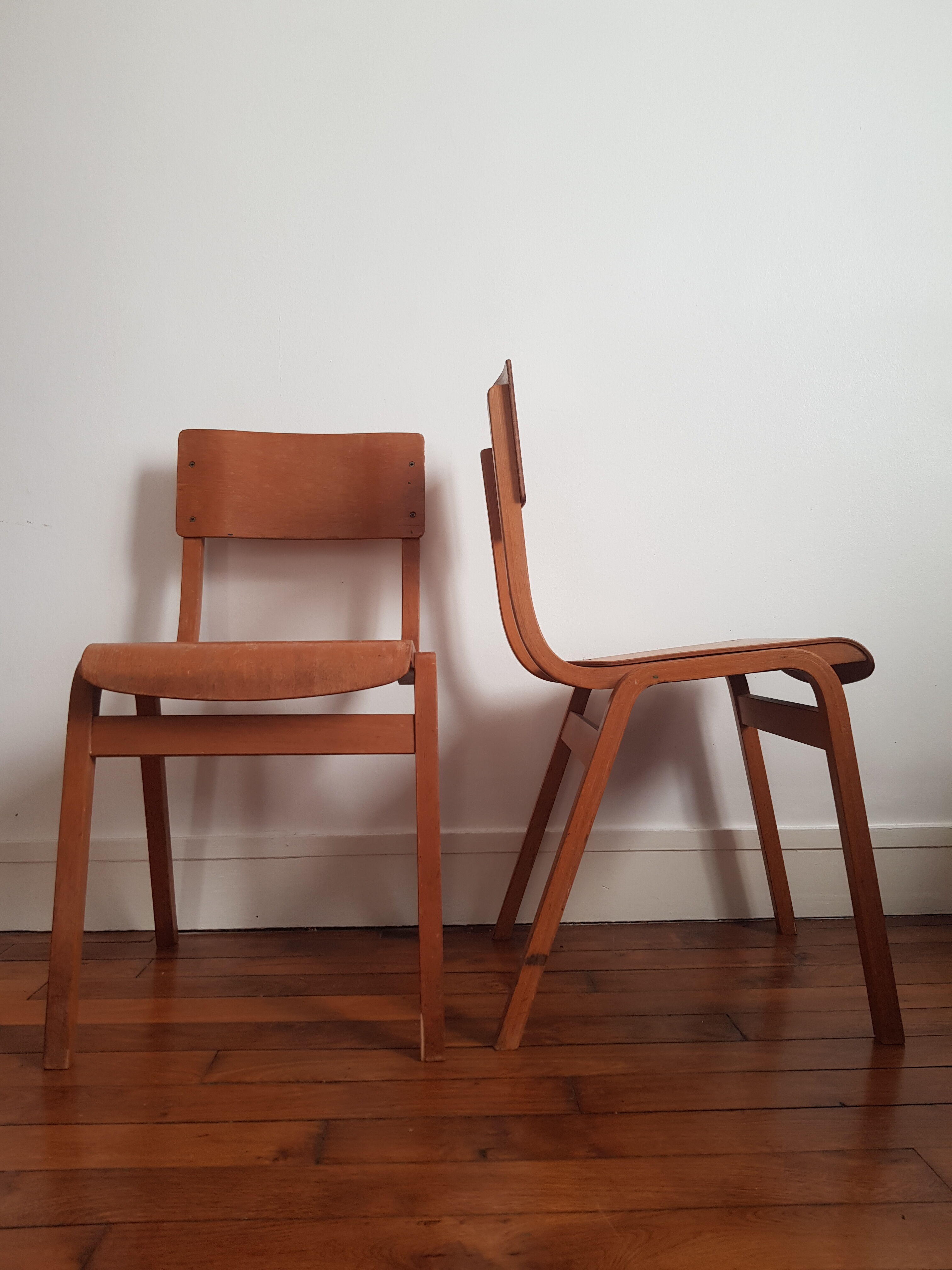 Lot de 2 chaises écoliers vintage en bois