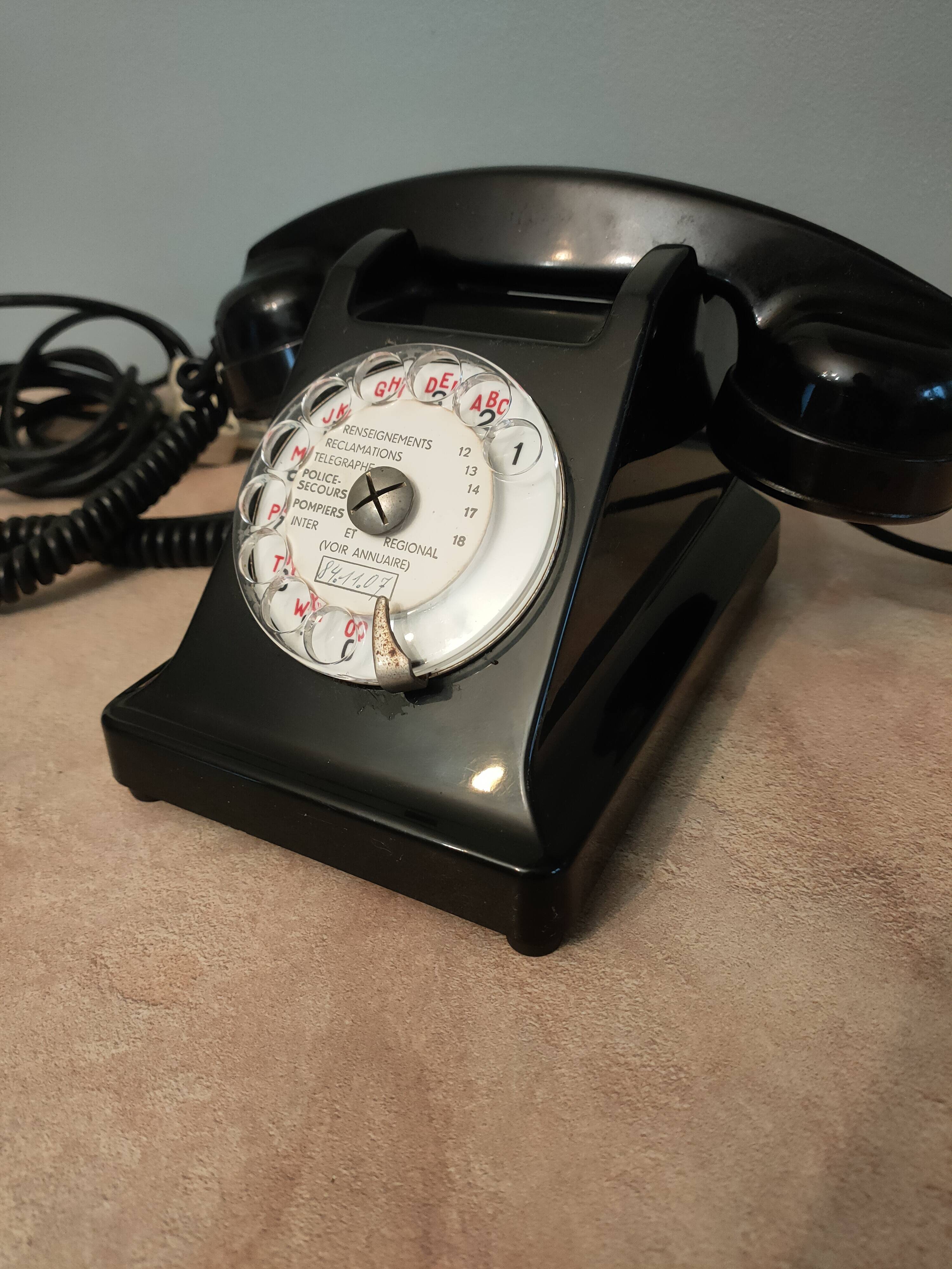 telephone from the 50s in black bakelite
