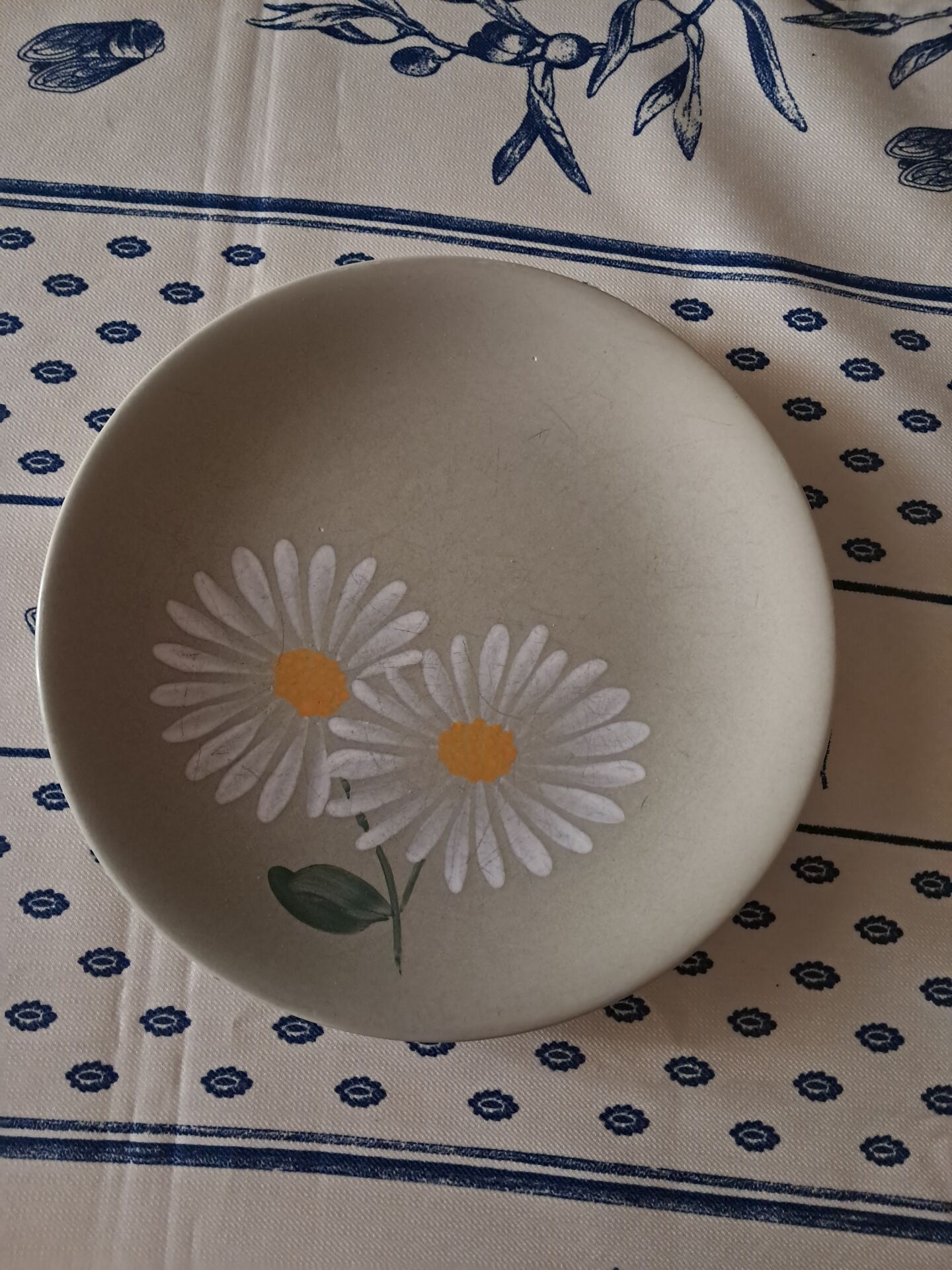 4 vintage Longchamp dinner plates