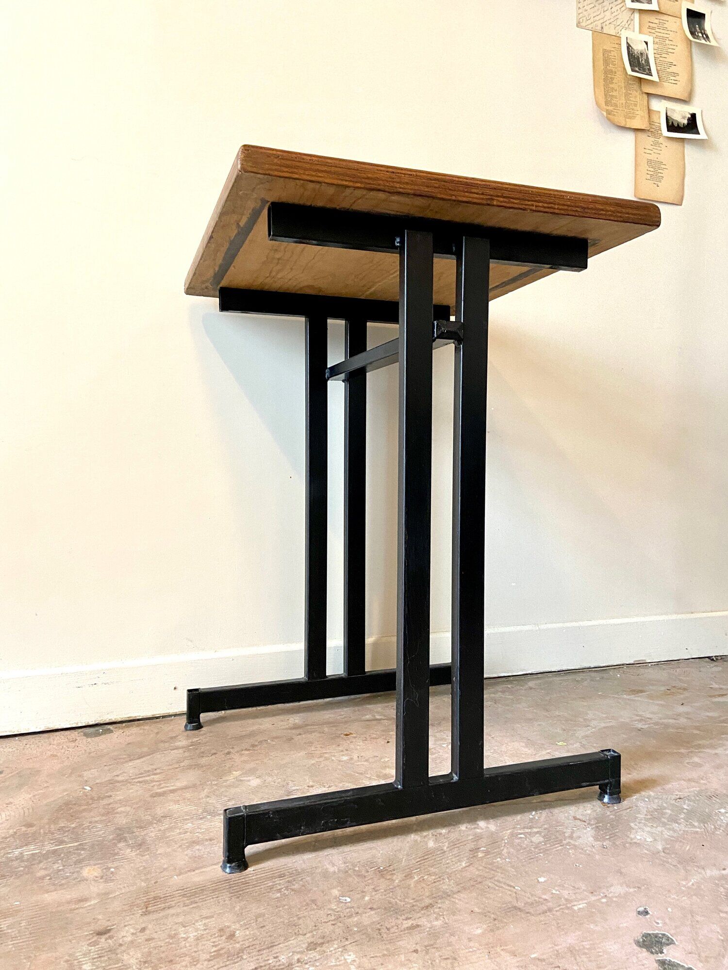 Bistro table in dark wood and black metal 55 x 50 cm