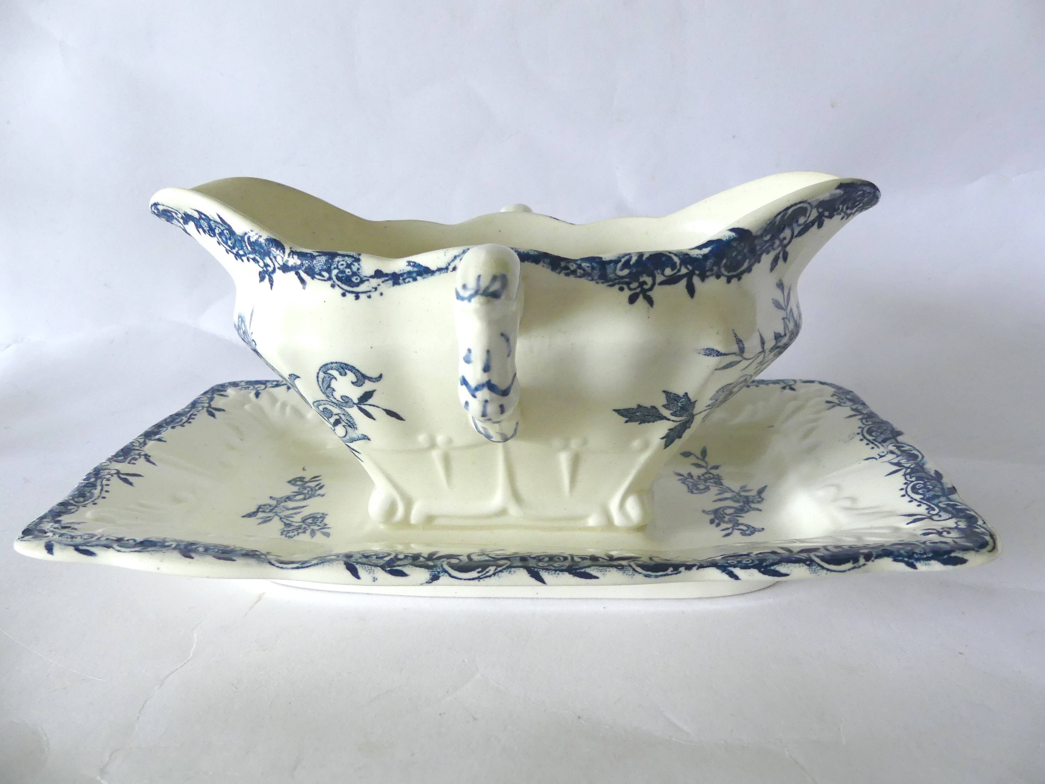 LG Montespan Terre de fer sauce boat