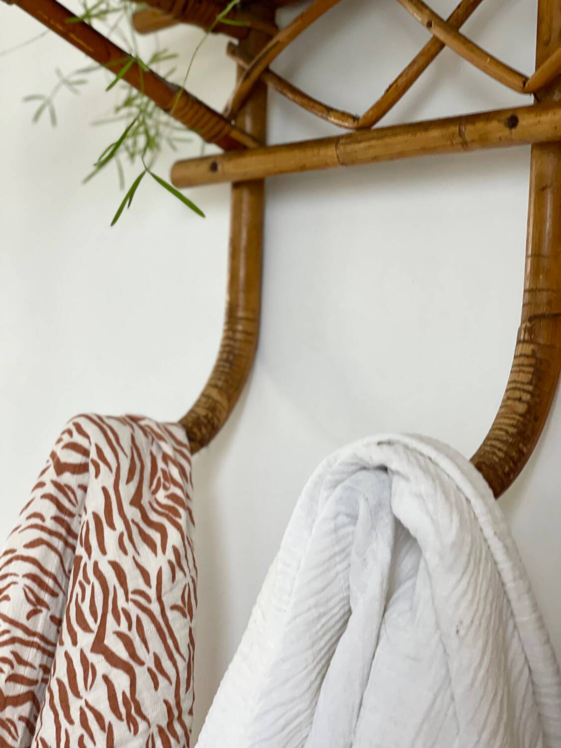 1960s rattan wall hook shelf