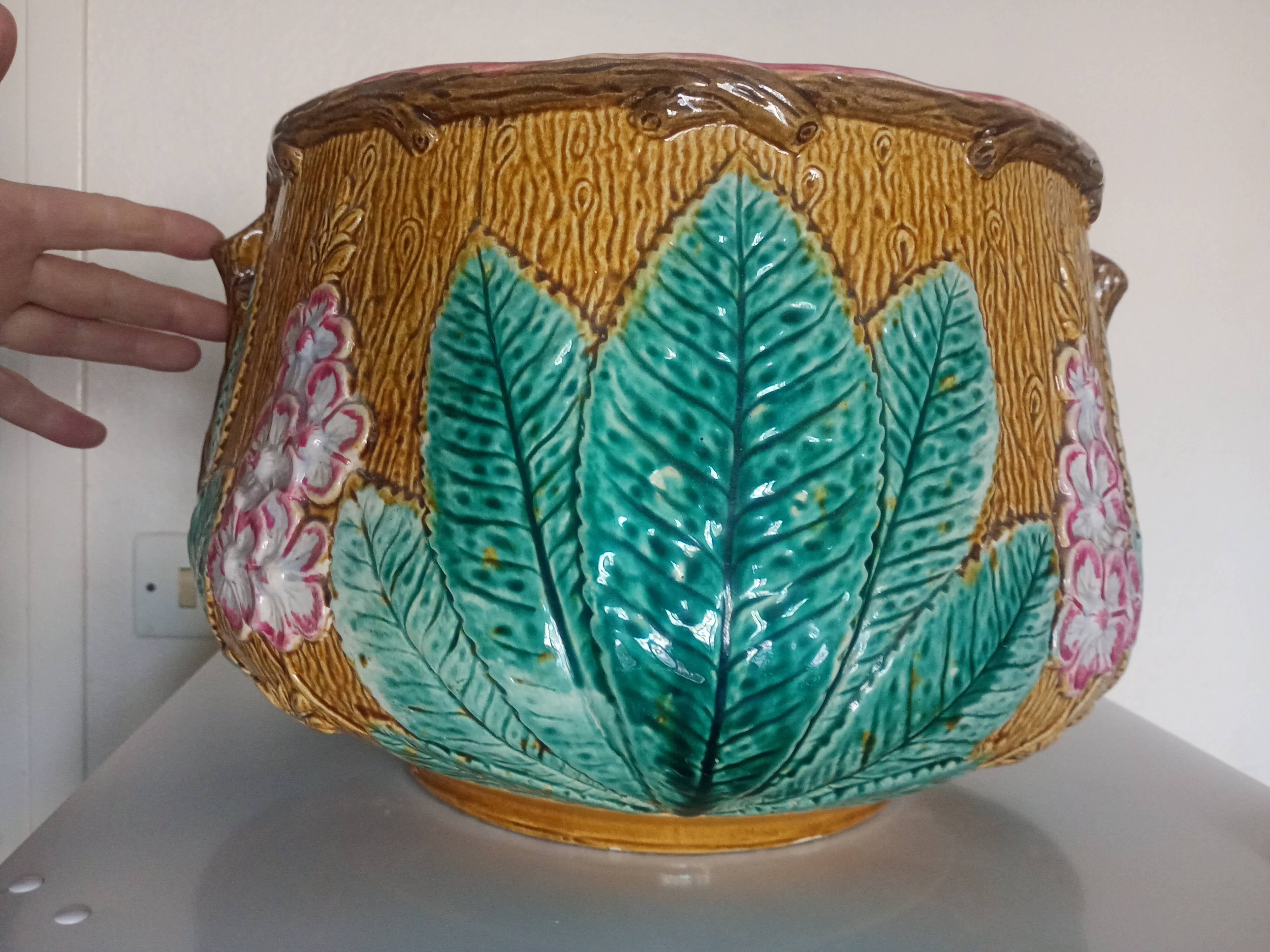 Large cache-pot or planter with chestnut flowers - Barbotine