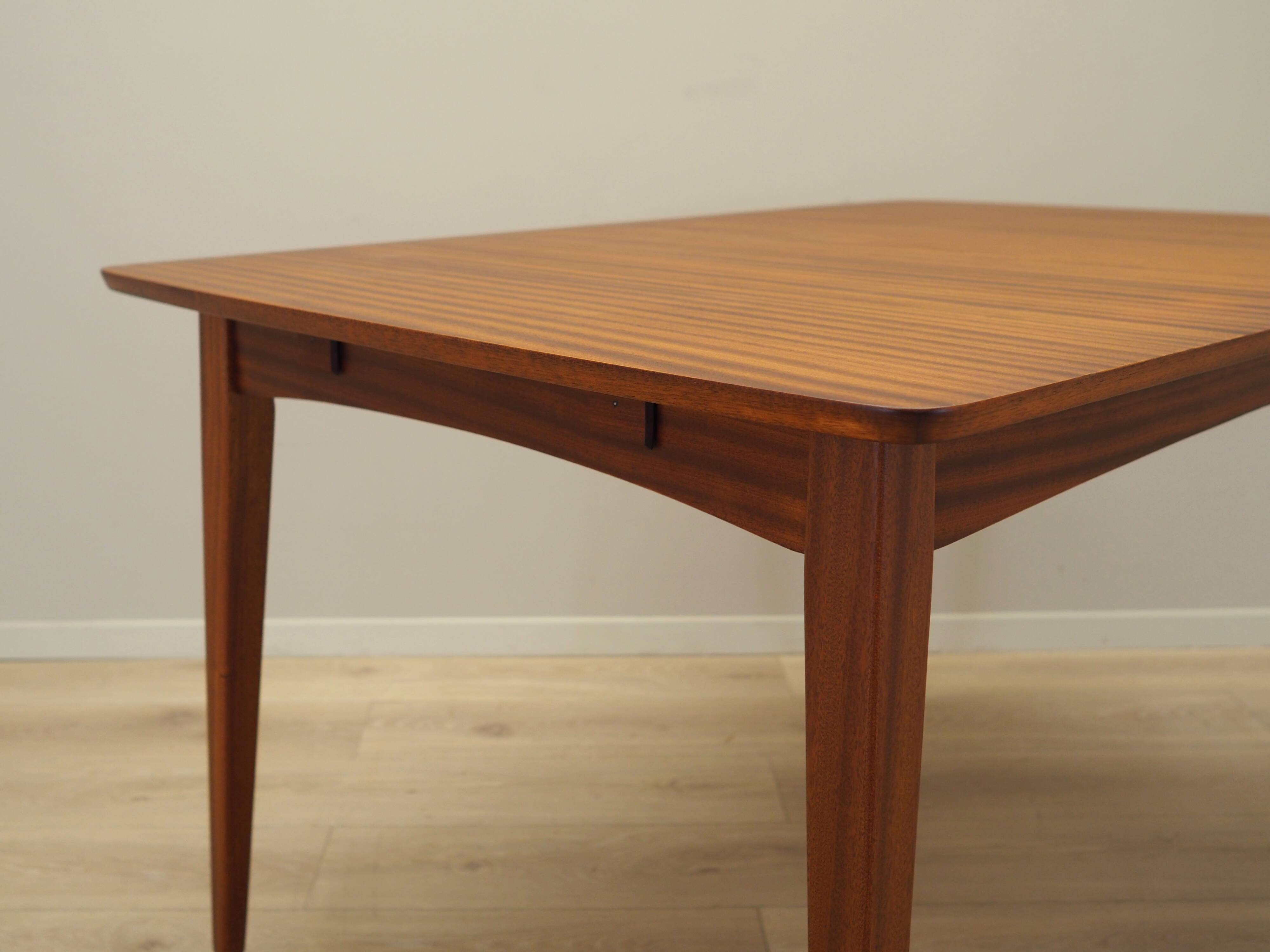 Table en acajou, design danois, années 1970, production : Danemark