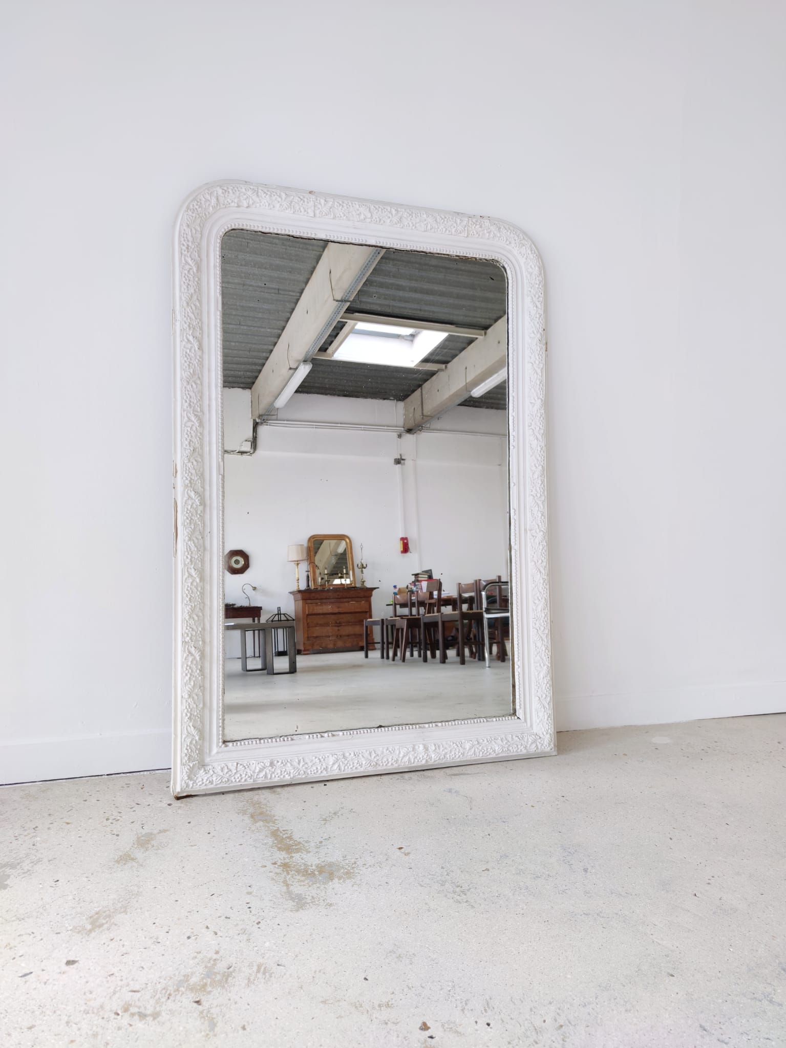 White lacquered wood mirror