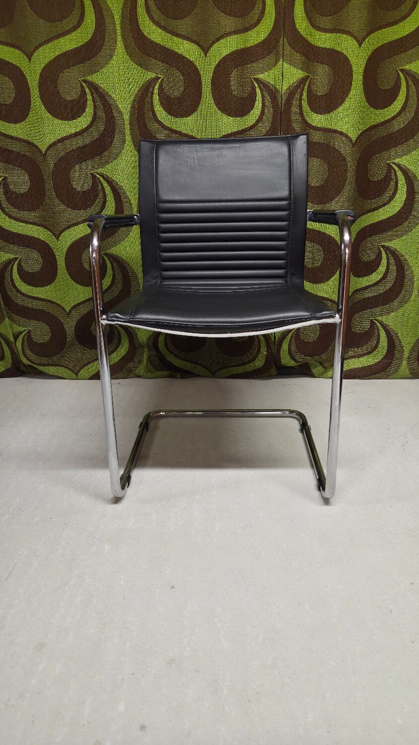 Art Collection vintage leather armchair