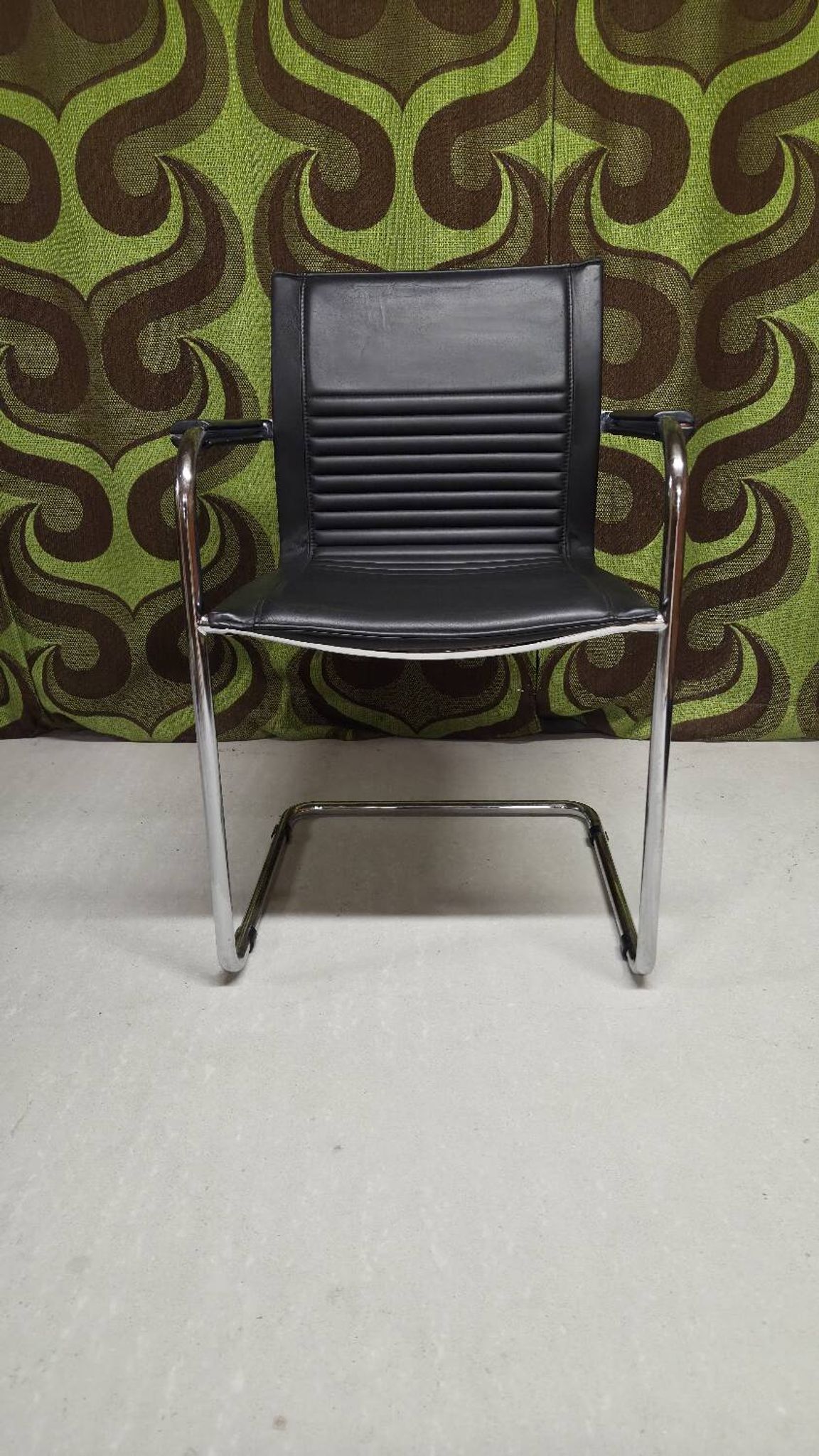 Art Collection vintage leather armchair