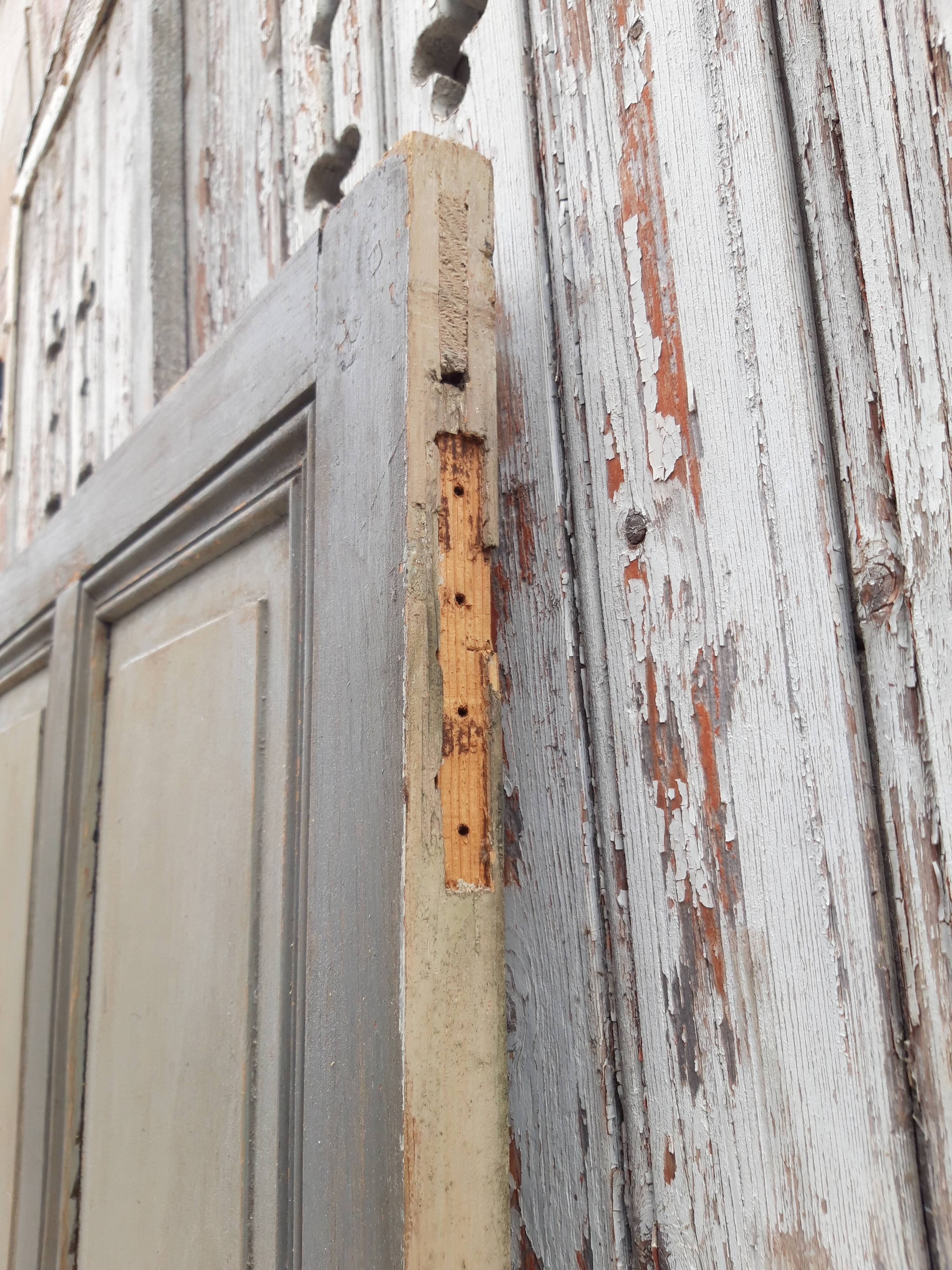 Ancienne porte de communication moulurée