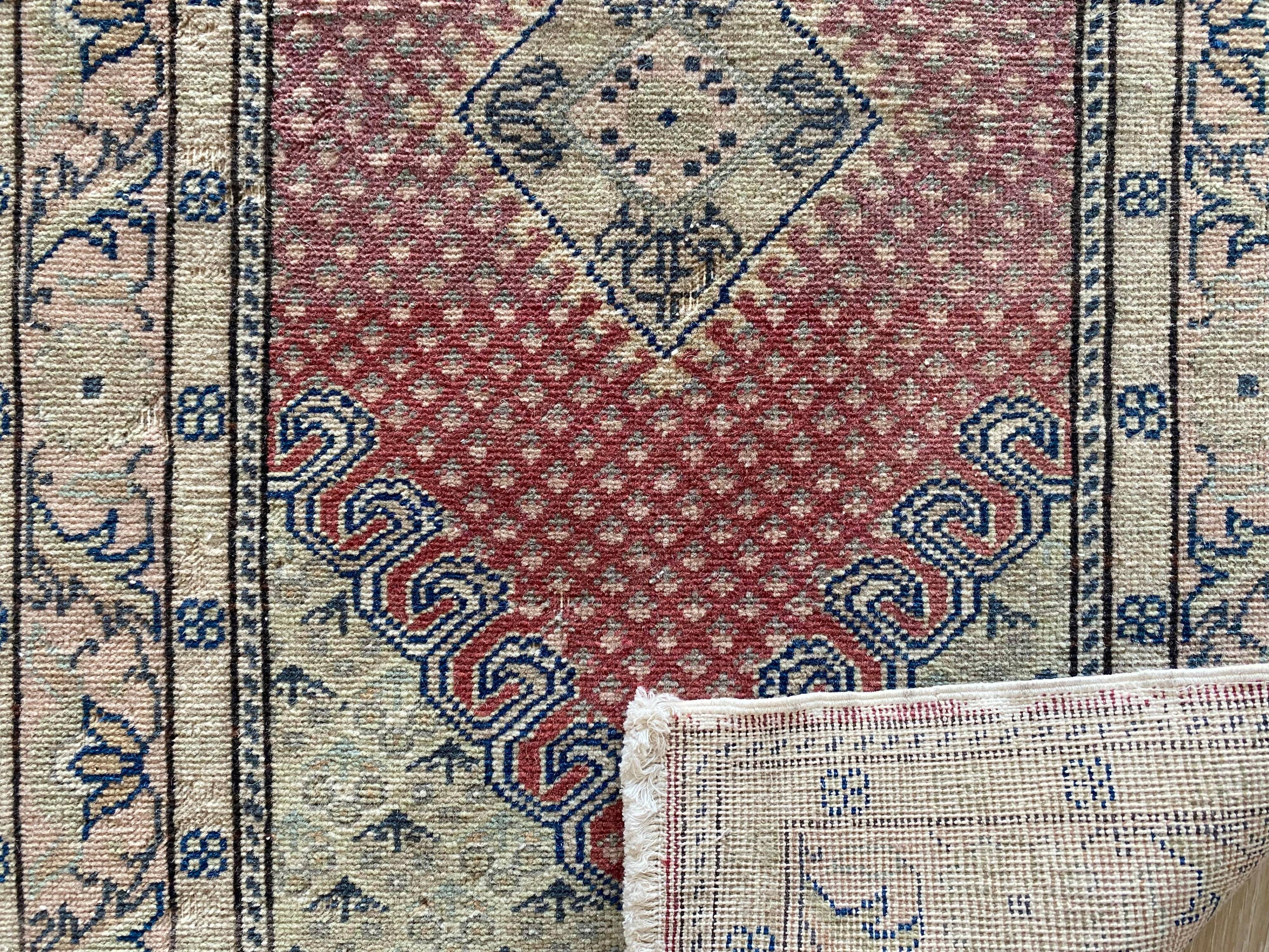 Small Vintage Rug – Hand-Knotted Turkish Rug 58x100 Cm
