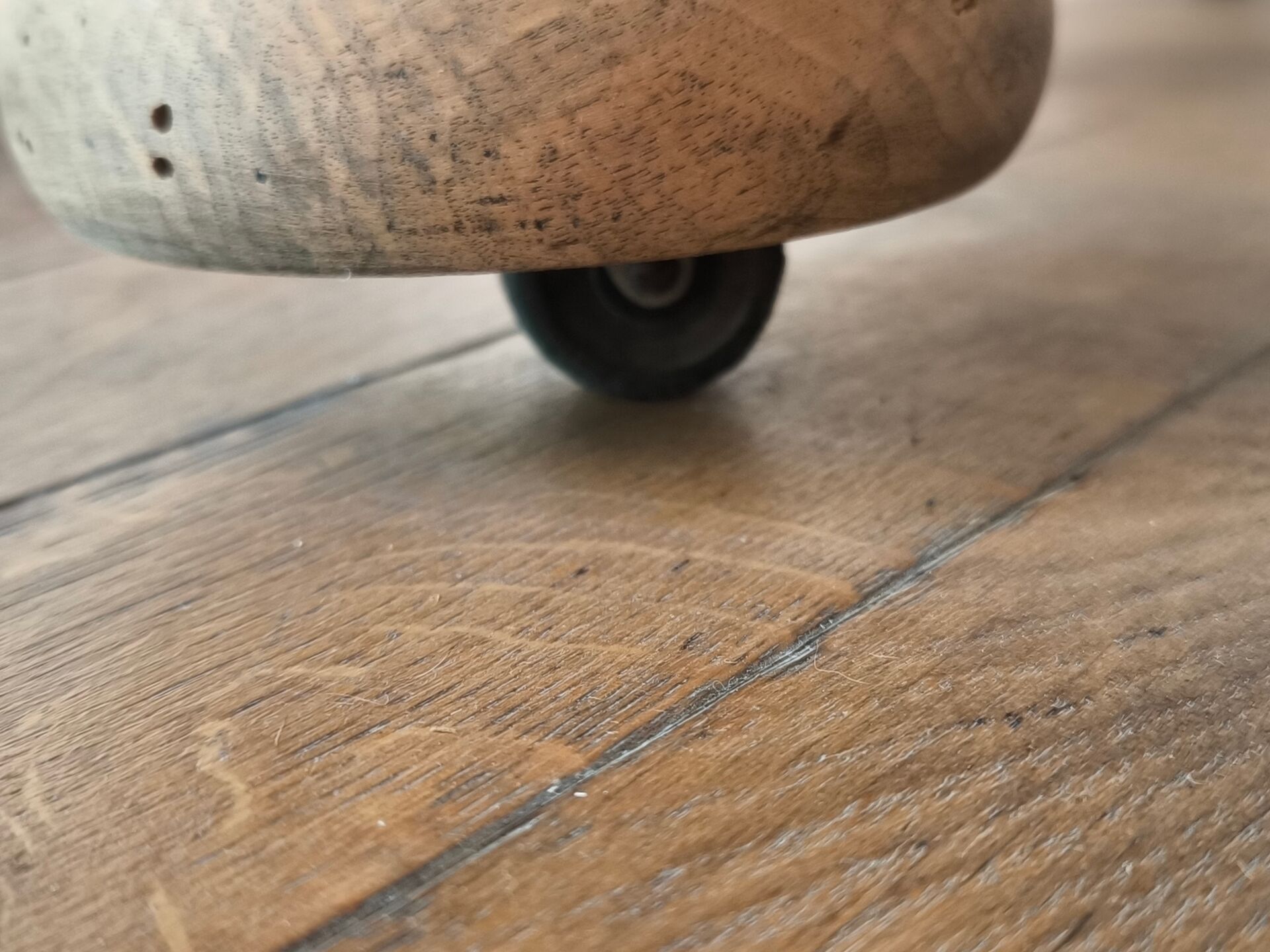 Henri II mid-table in solid walnut – Custom finish