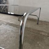 Table basse chrome et verre fumé
