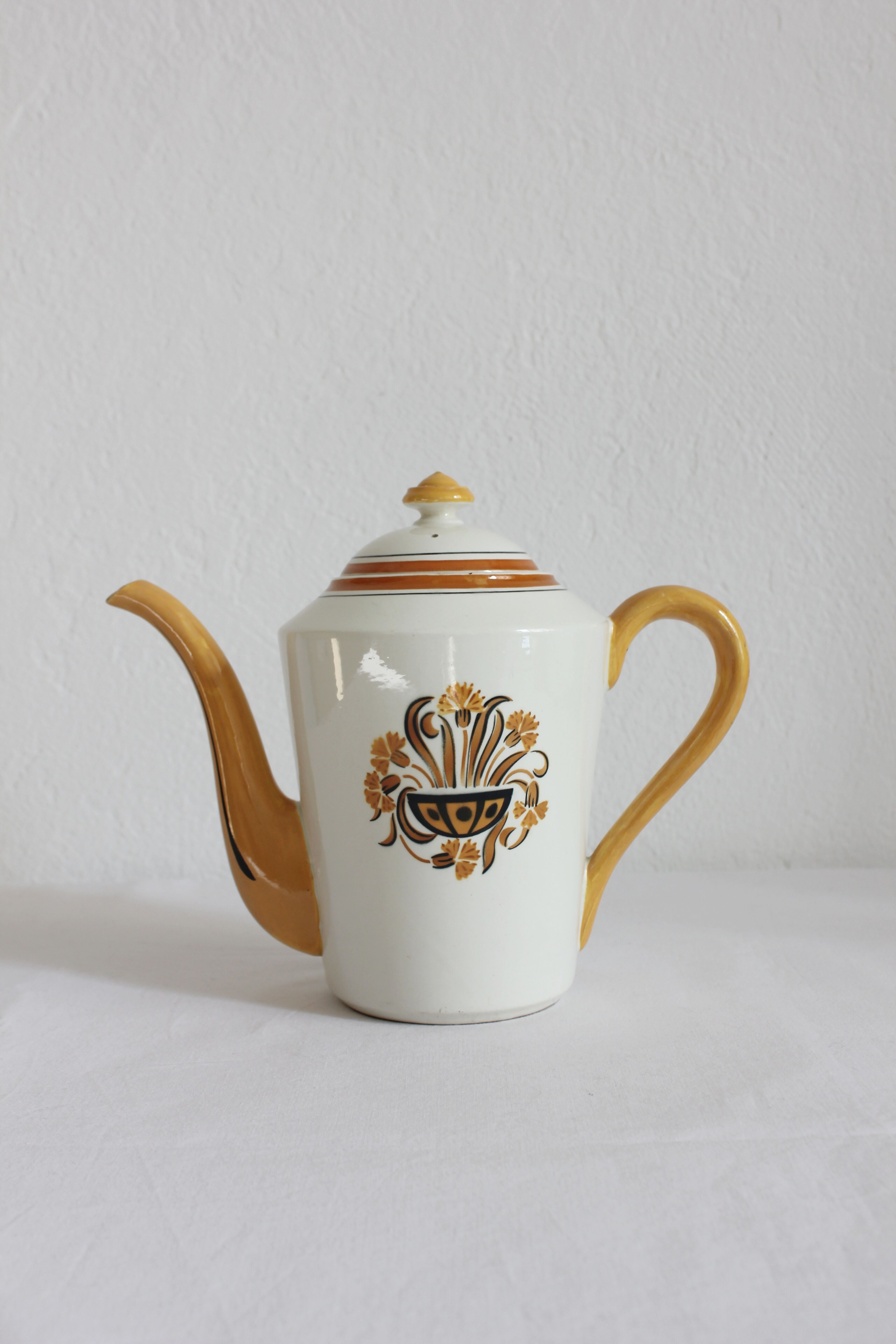 Cafetière ou théière "oeillets" creil et montereau xixe