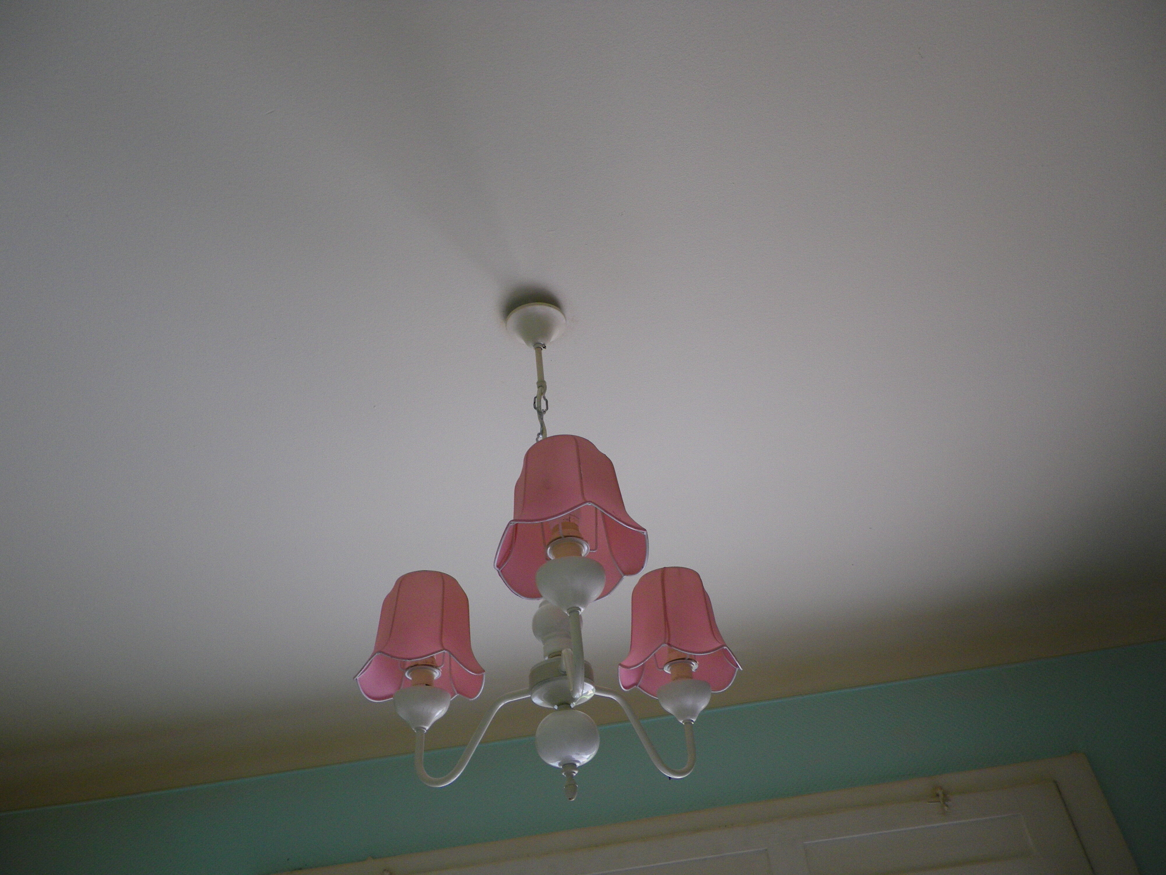 Lasuffed white metal suspension - 3 pink lampshades