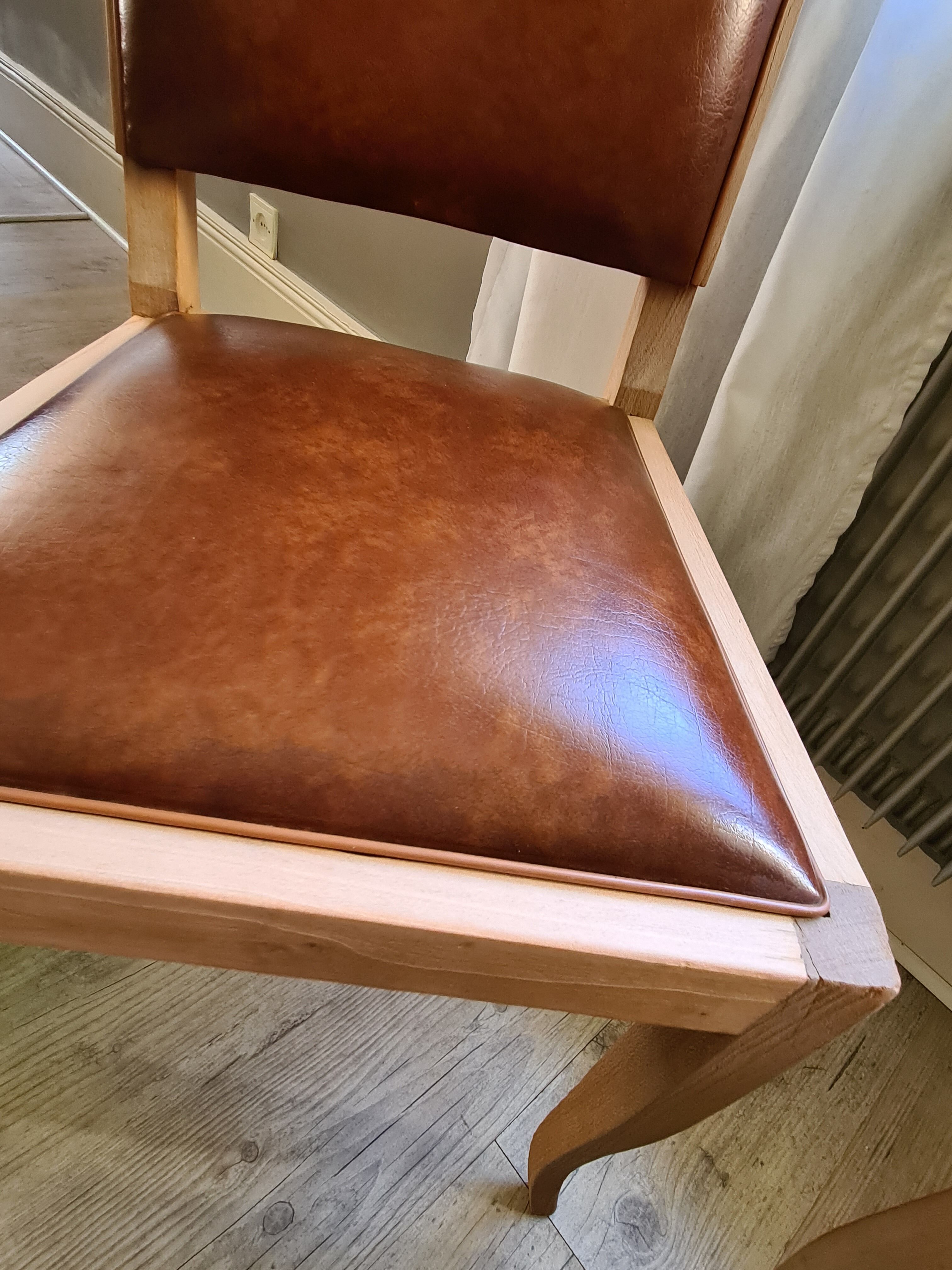 Set of 2 chic vintage chairs