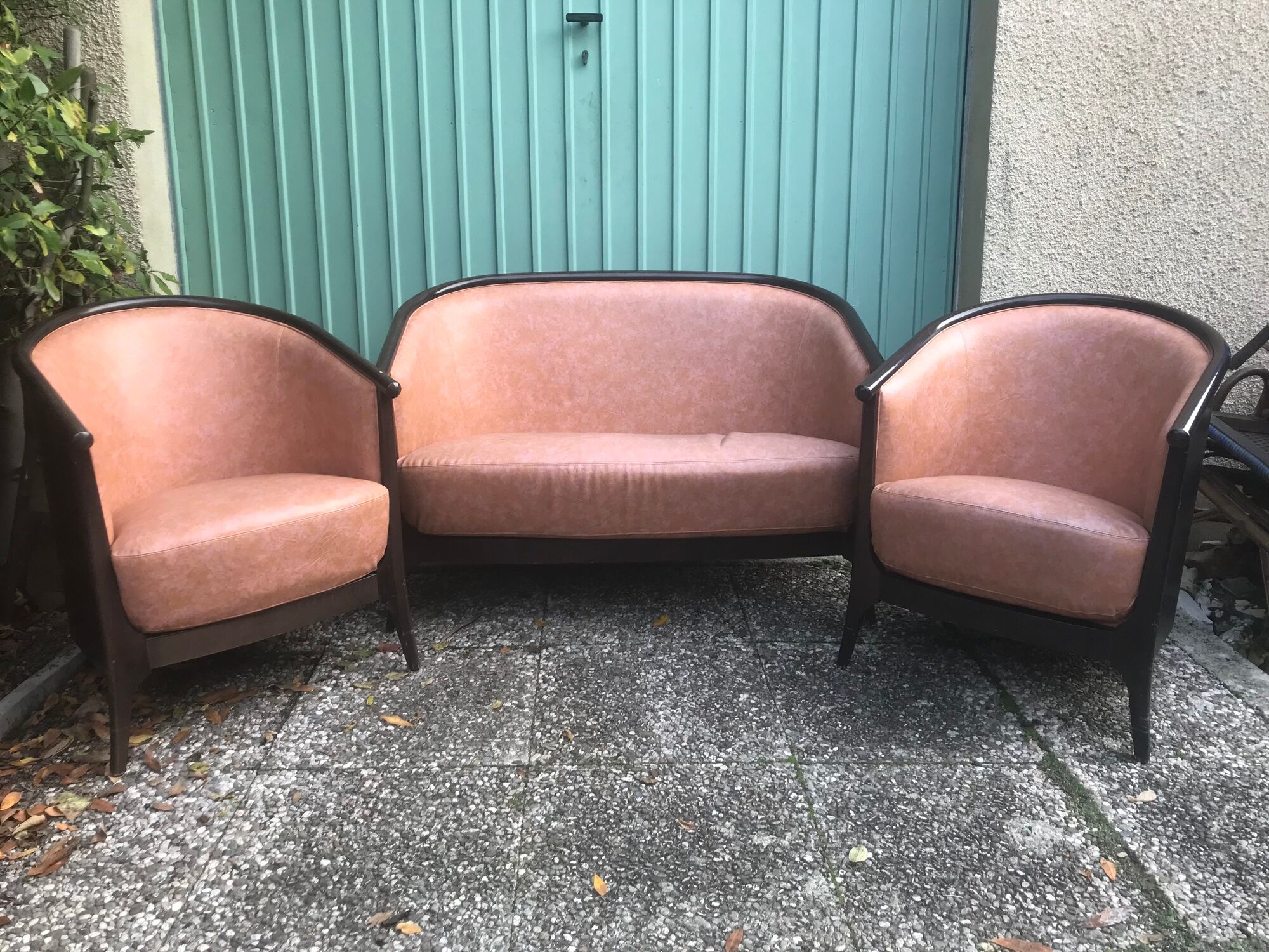Lot of 2 armchairs and a sofa from Baumann in black wood and marble rose leather