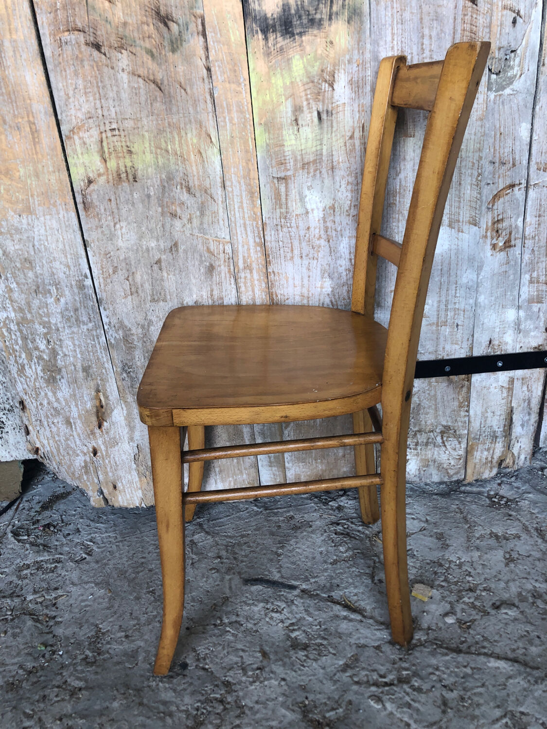 Chaise bistrot en bois clair années 70 vintage