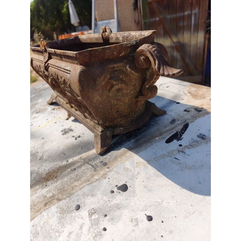 1 cast iron planter from 1900 by the Faure establishments