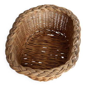 Vintage oval woven wicker basket with thick braided edge