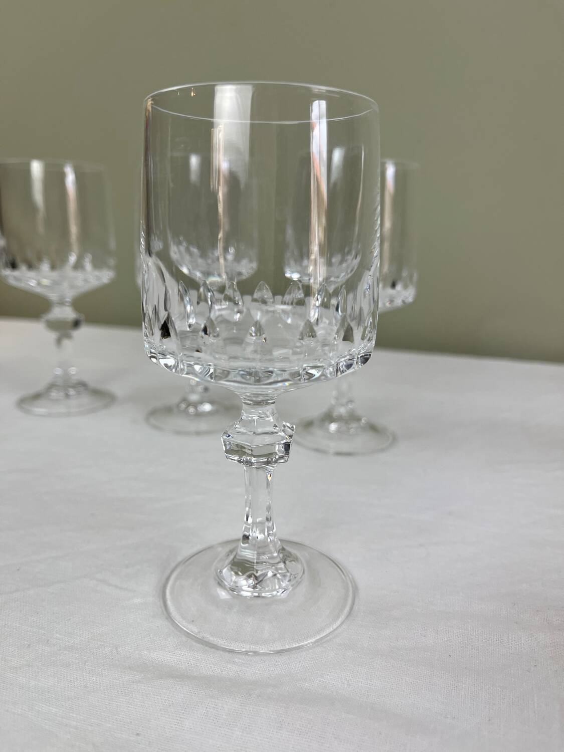 4 crystal glasses