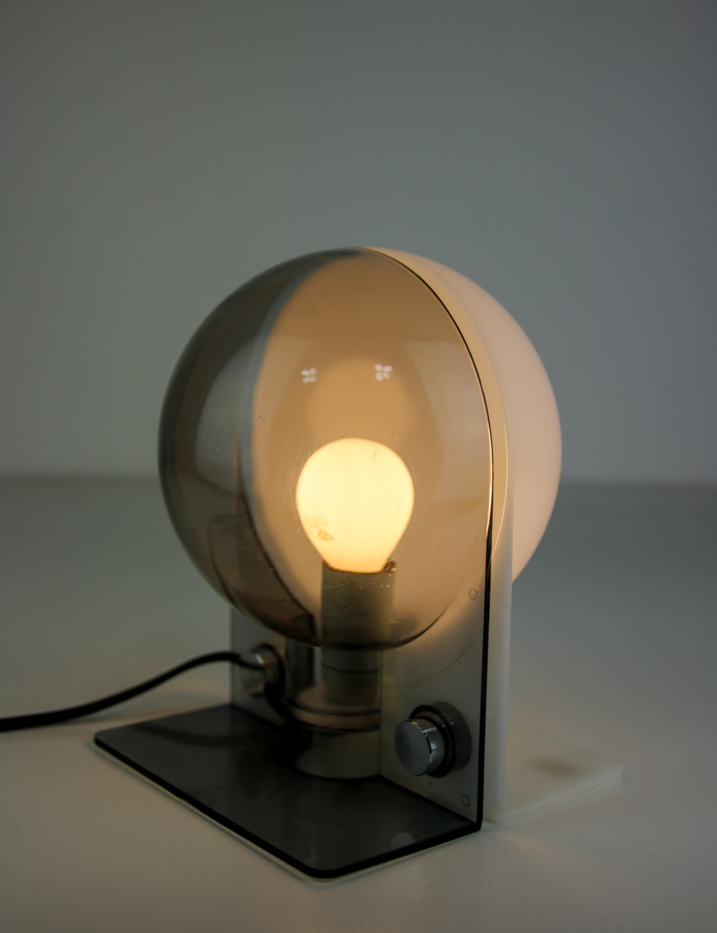 Lampe de table Sirio gris et blanc de Guzzini