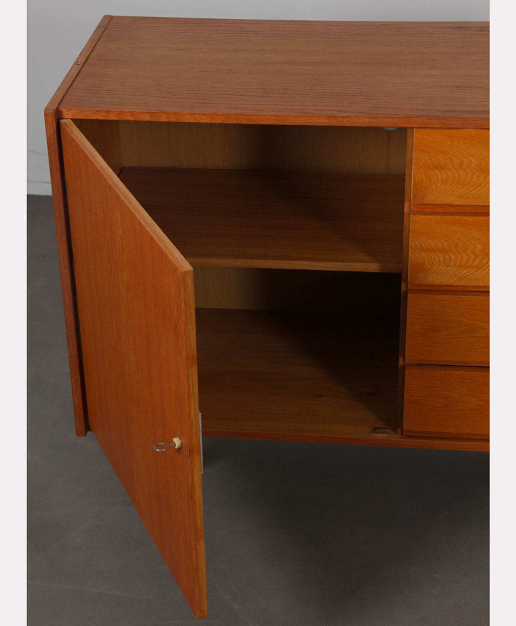 Buffet par Jiri Jiroutek modèle U-458, 1960