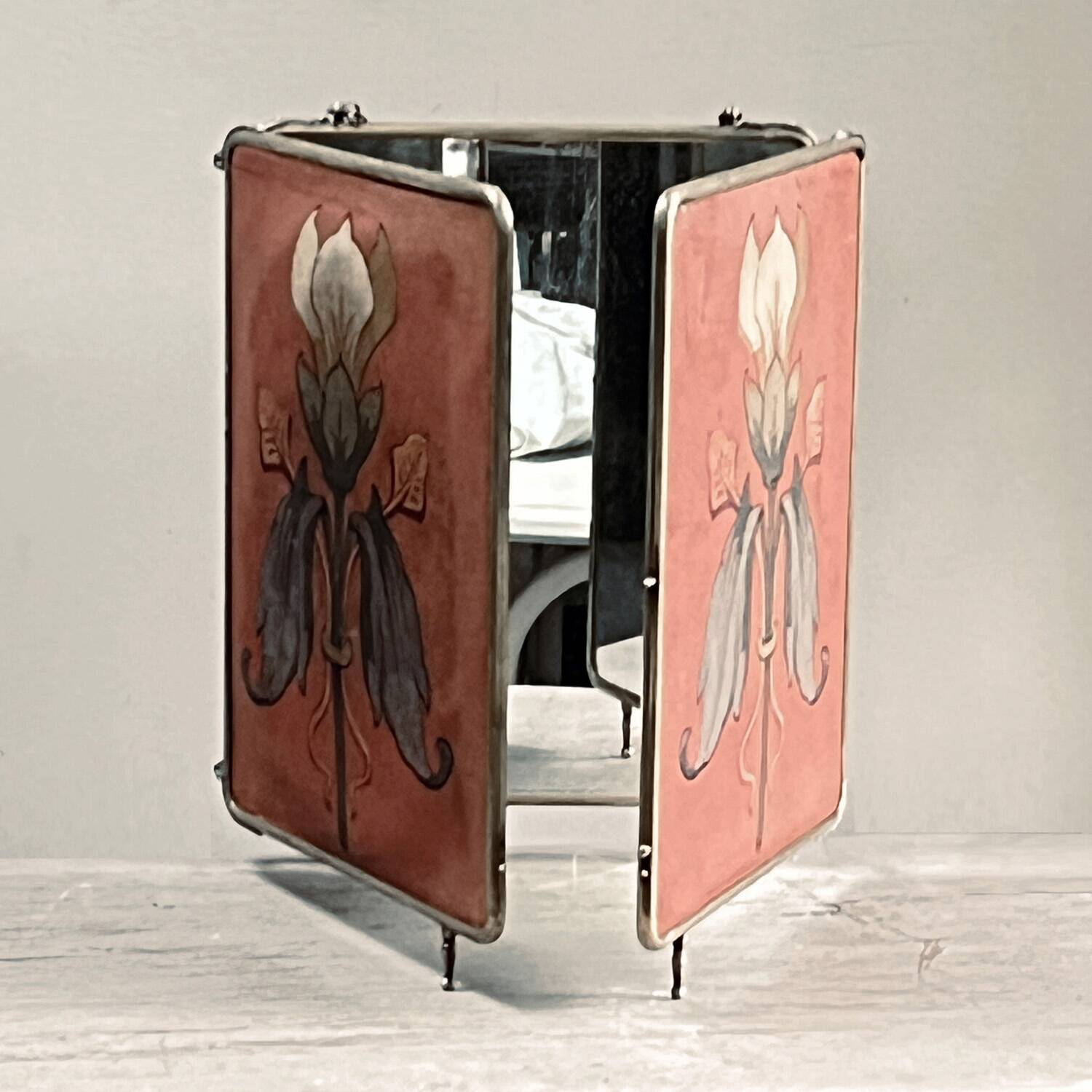 Very large triptych mirror from the early 20th century.