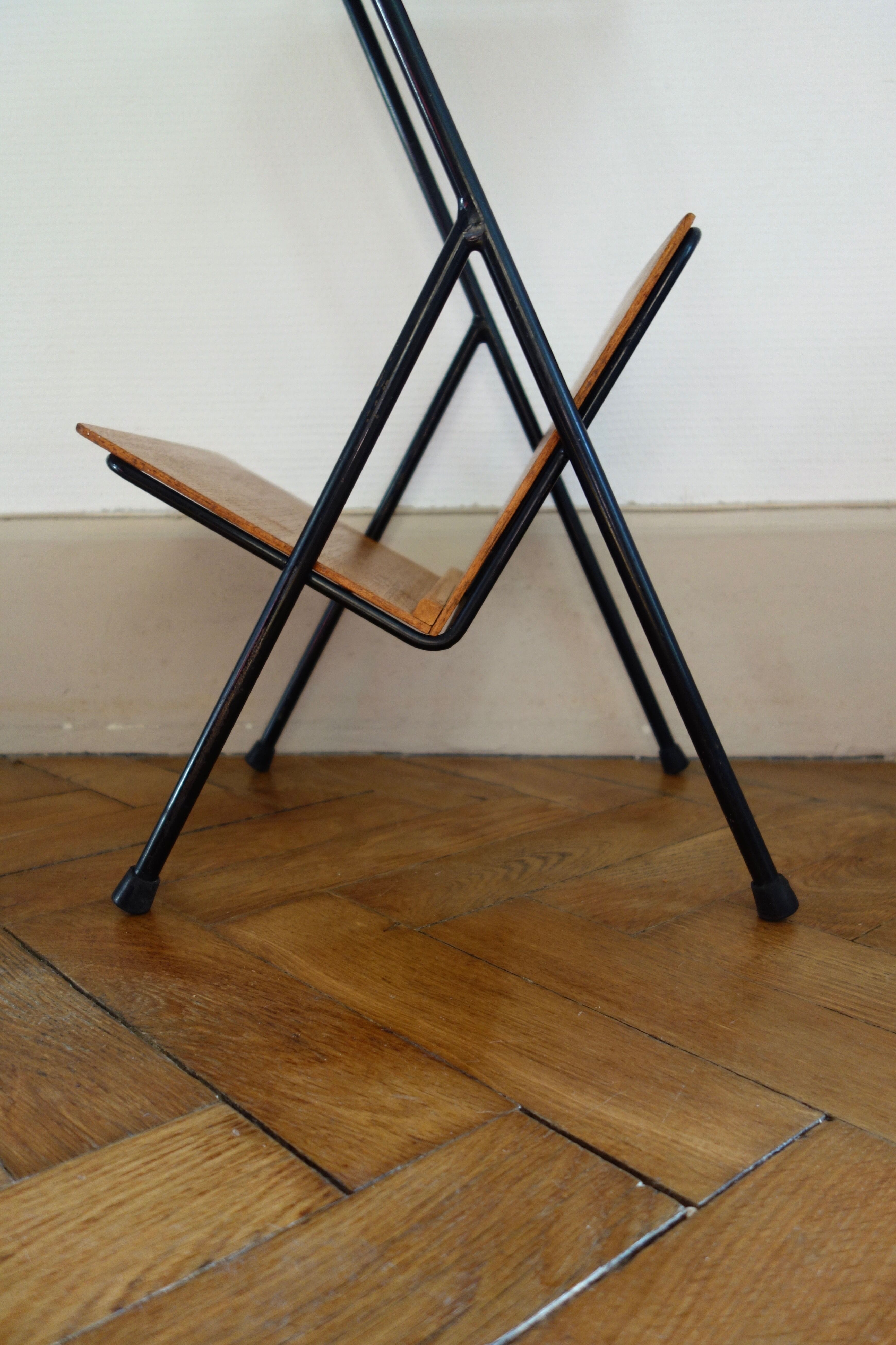 Table d'appoint porte-revues vintage des années 50
