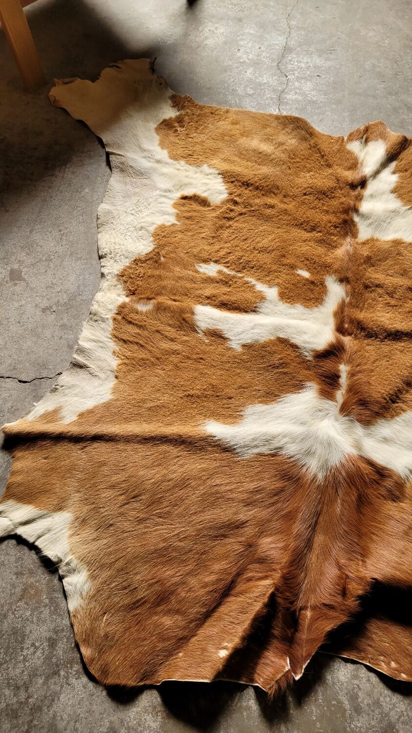 Tapis peau de vache vintage 1970