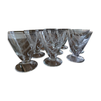 Set of 9 conical glasses on pedestal in antique chiseled glass crosses