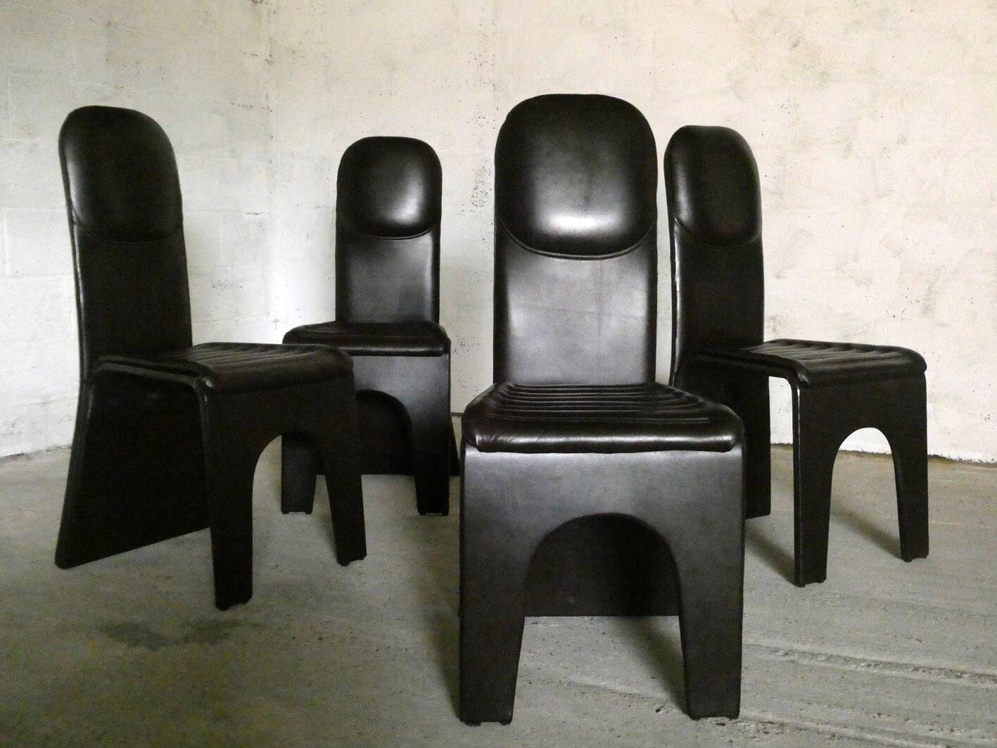 Série de 4 chaises en cuir brun, 1970