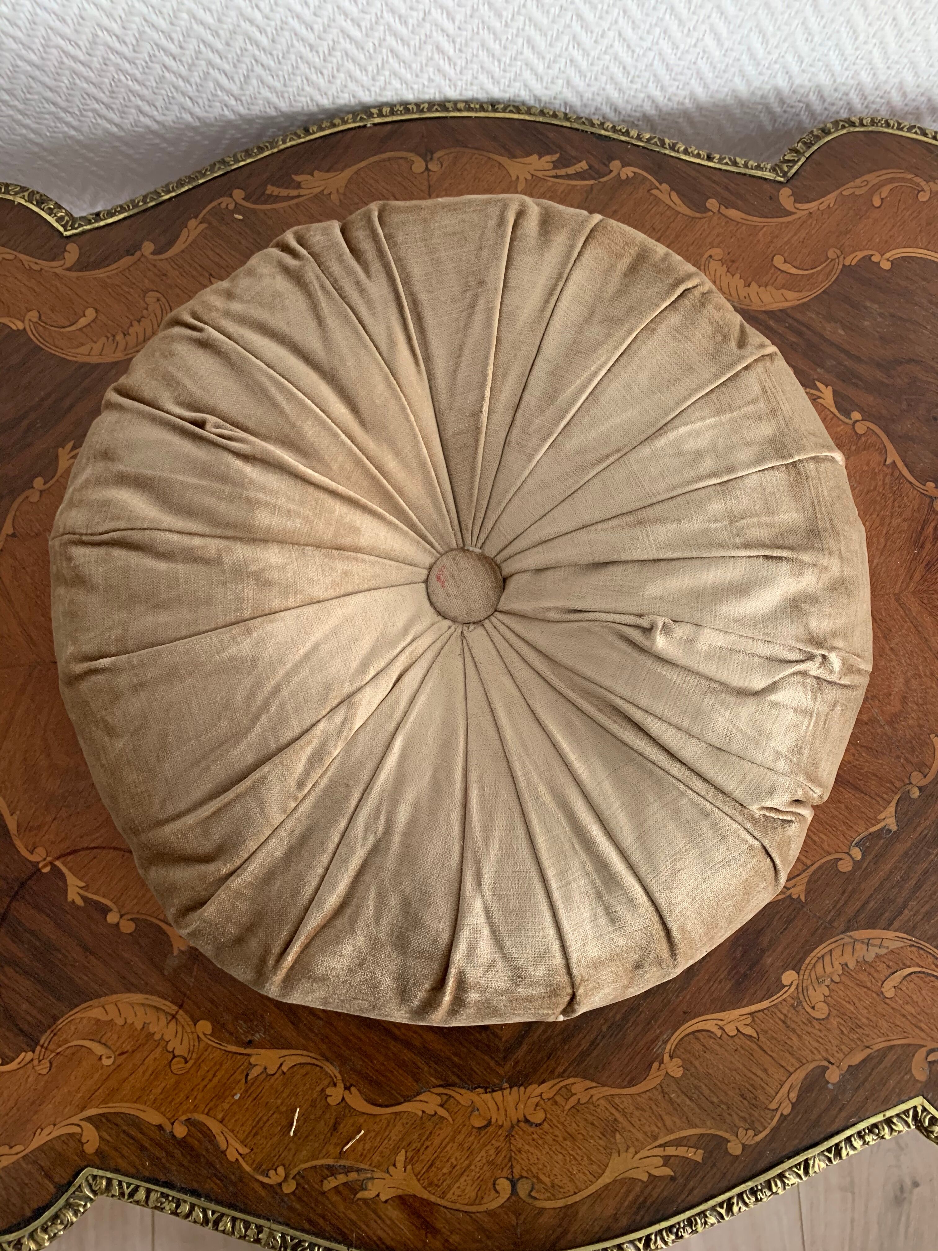 Gold lamé round velvet cushion