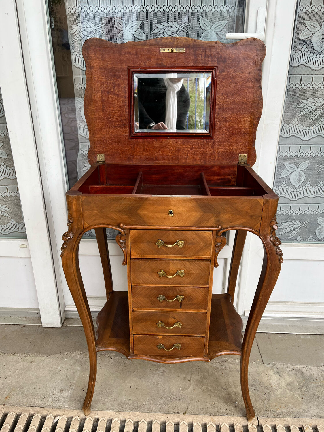 Dressing table in wood marquetry