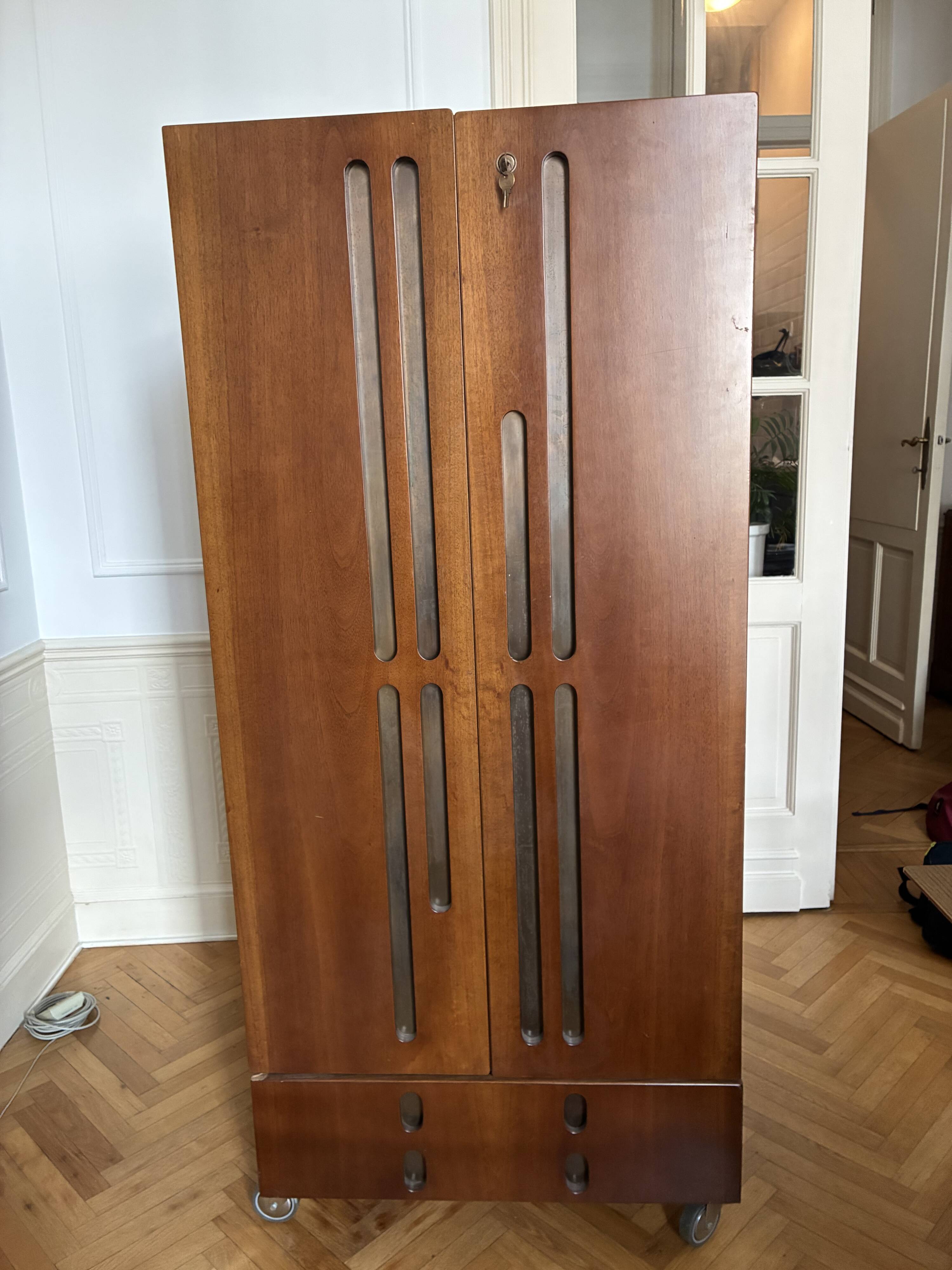 1 cabinet-garderobe signée Roncalli Architetto - 1967: