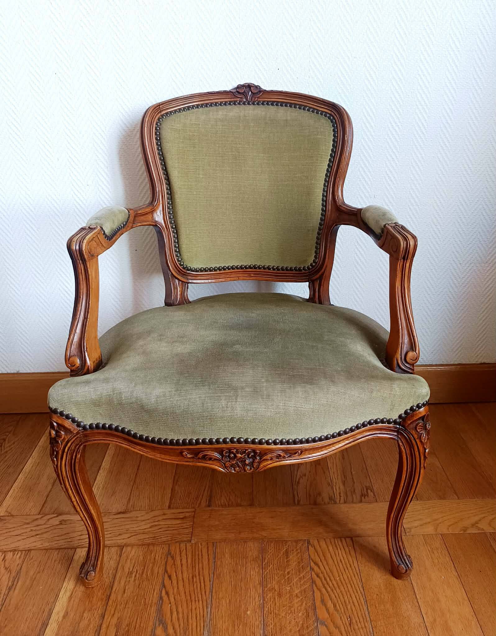 Fauteuil cabriolet vert Louis XV