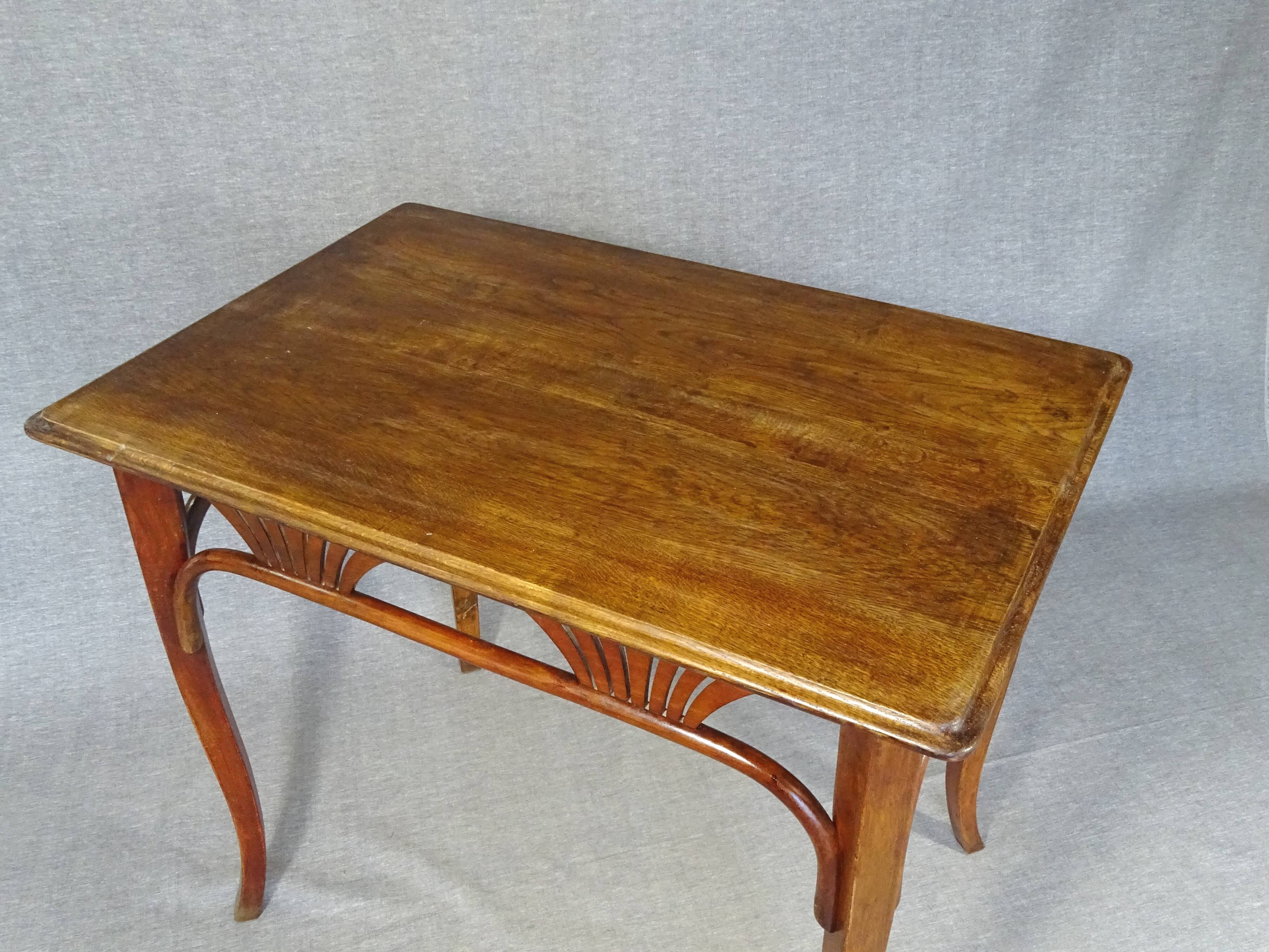 Table ou bureau Thonet N°8122, vers 1910, plateau chêne.