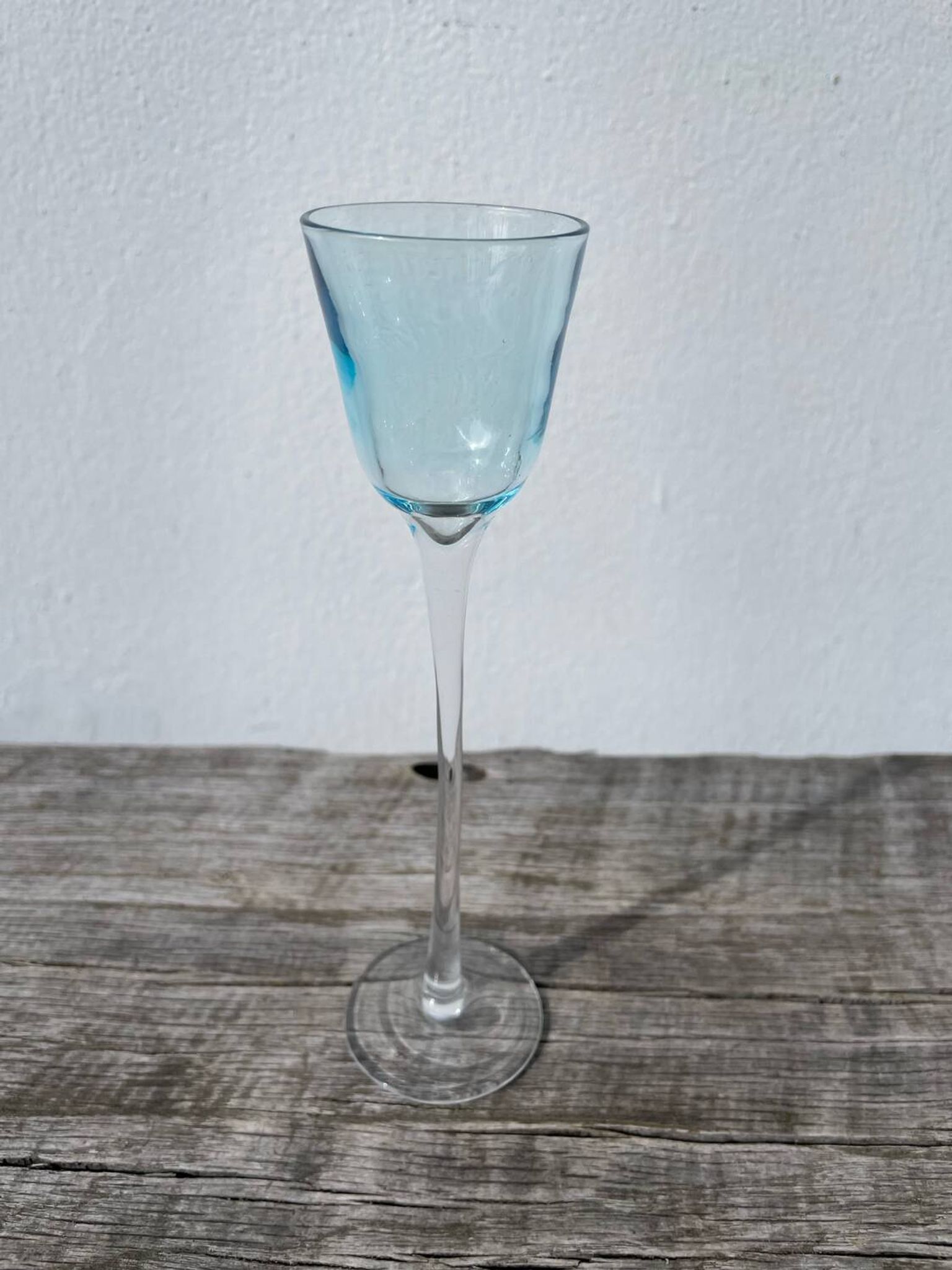 Verre à pied soufflé irrégulier de collection